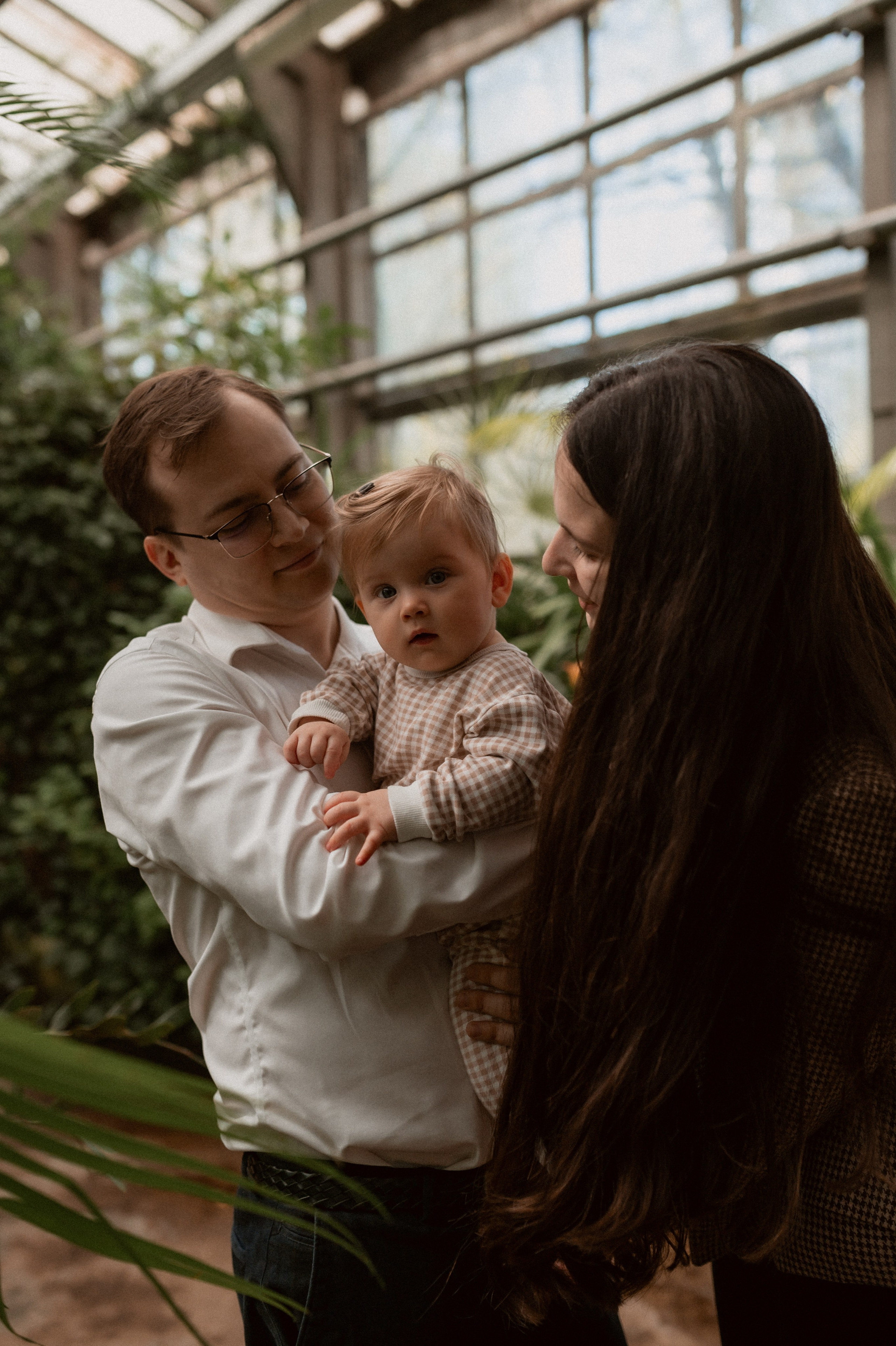 Илья, Ирина и Ева в Оранжерее. Семейный и свадебный lifestyle-фотограф в Москве Мария Петрова