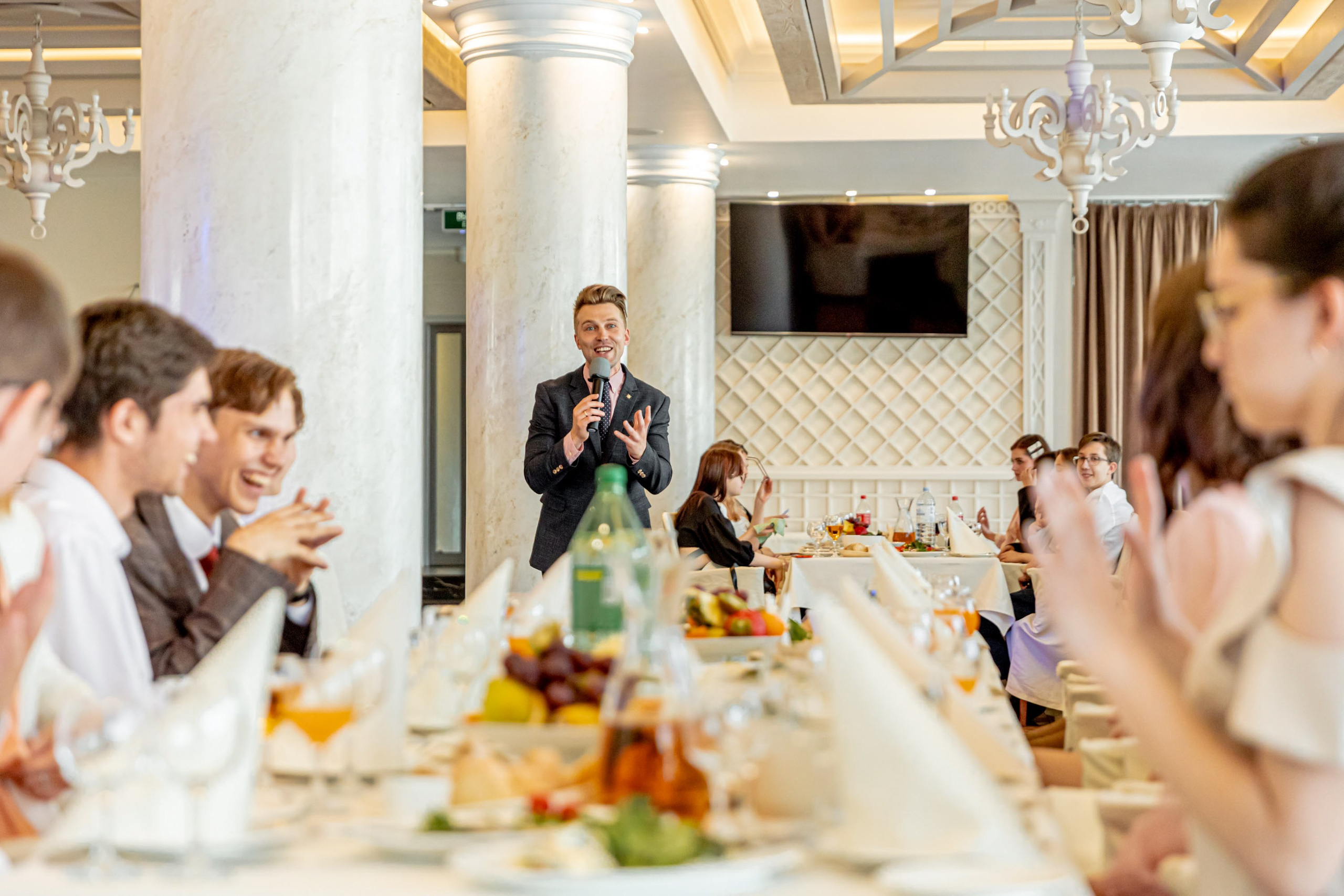 Фотосъёмка школьного выпускного в ресторане. Фотограф на праздник, корпоратив, День Рождения и Юбилей в г. Санкт-Петербурге Алексей Анкушев