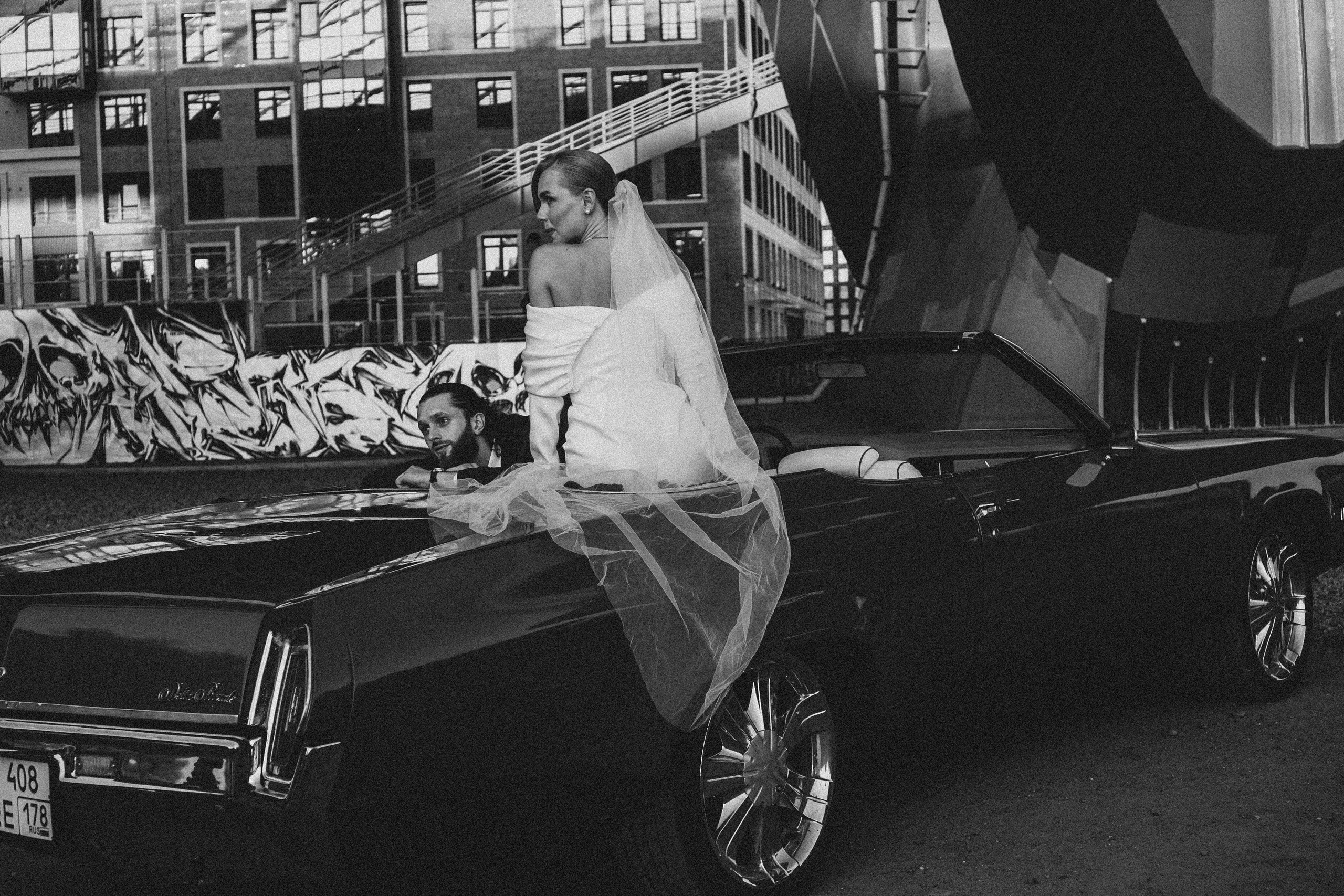 СВАДЕБНАЯ СЬЕМКА ВОЗЛЕ МСОТА БЕТАНКУРА НА КАБРИОЛЕТЕ. Профессиональный фотограф, Санкт-Петербург — Виктория Богомолова