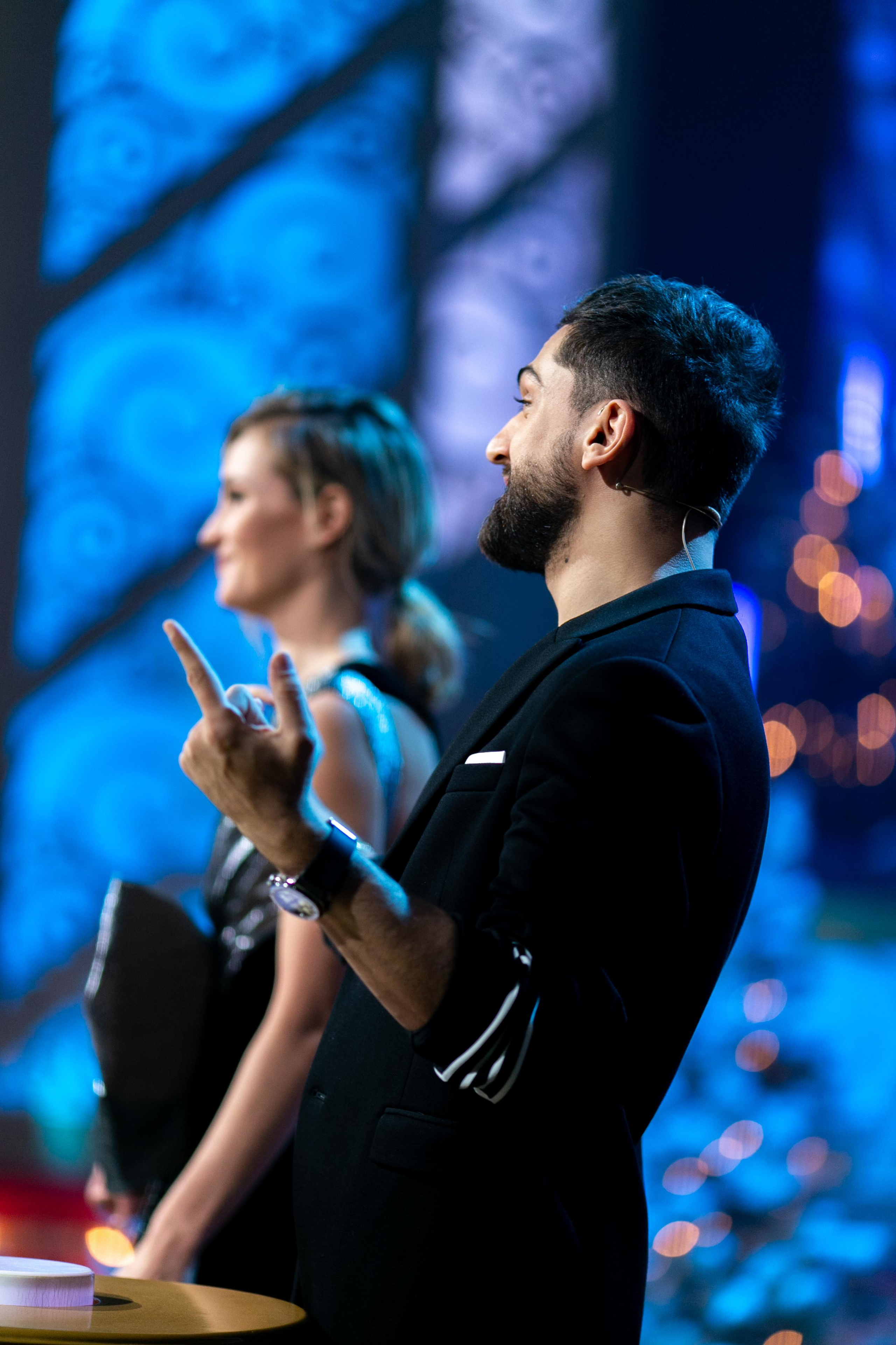 Угадай мелодию 2021. Свадебный и семейный фотограф