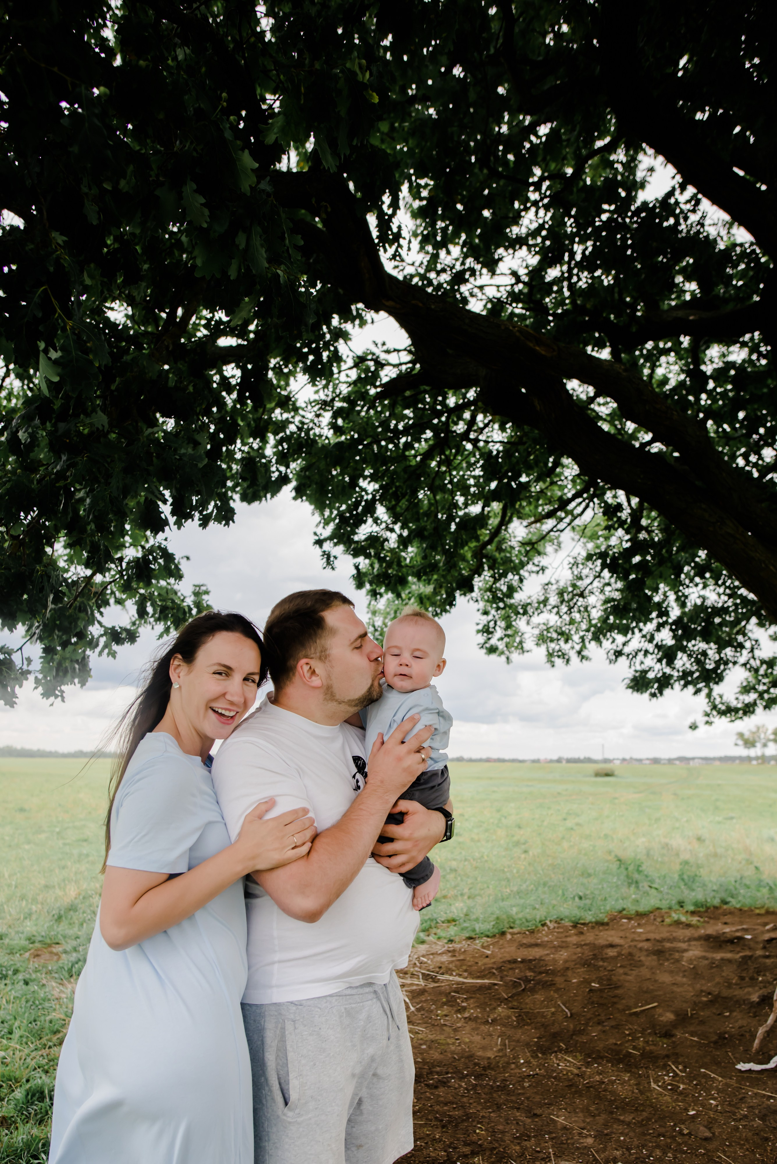 Анна и ее семья, фотосессия в поле. Свадебный и семейный фотограф Евгения Кононова