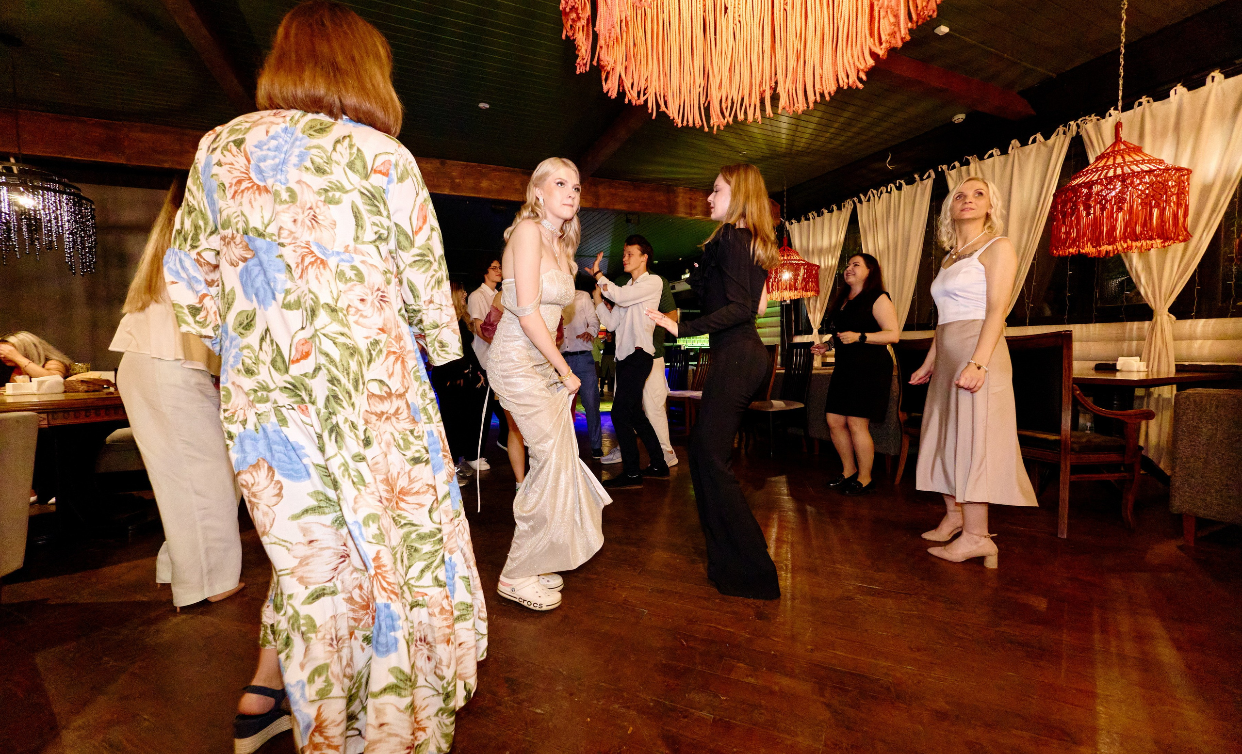 Выпускной 35 Сош. Фотограф Выпускные альбомы Таганрог Сергей Коробченко