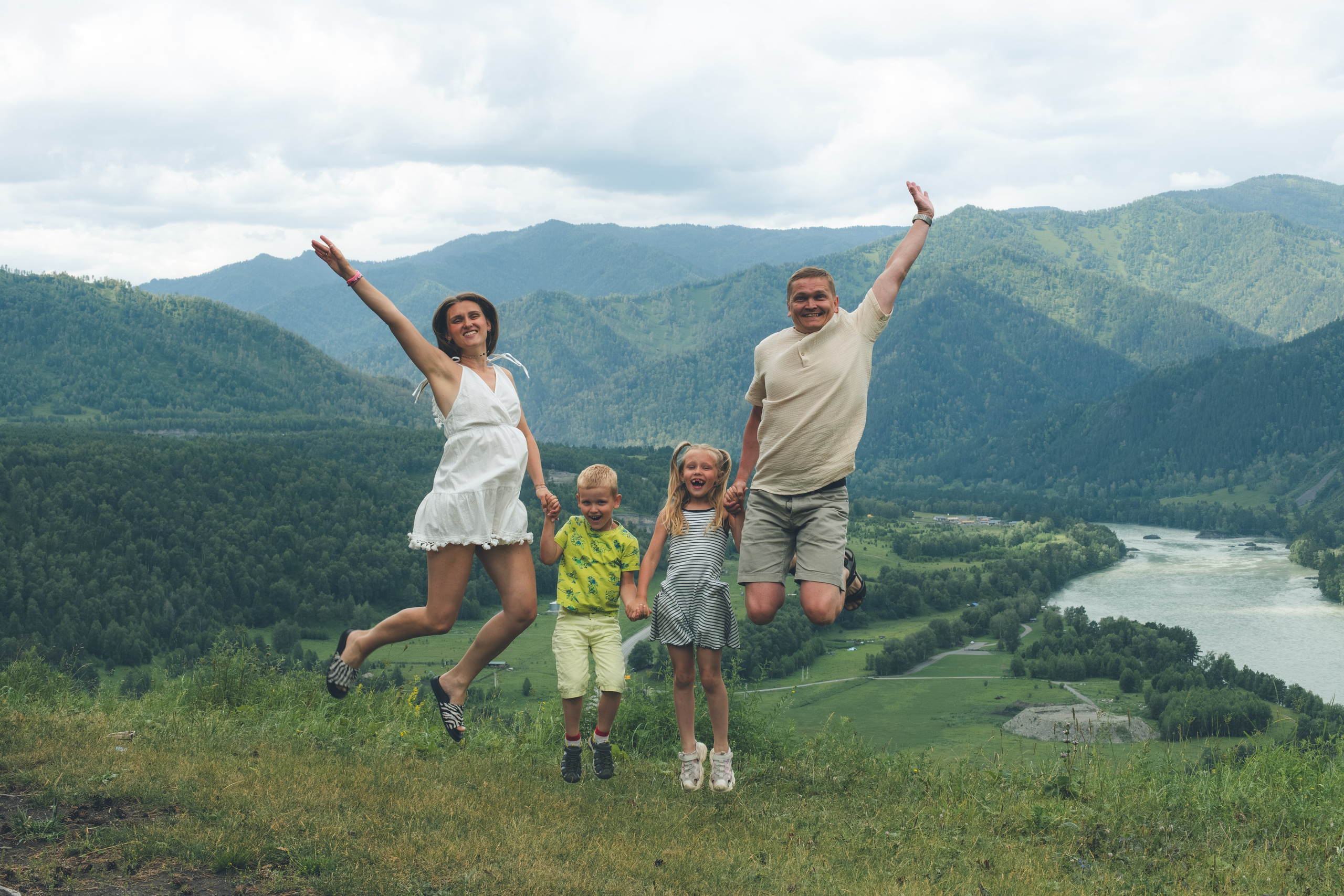 Дарья & семья. Фотограф Нина Брандт в Горном Алтае
