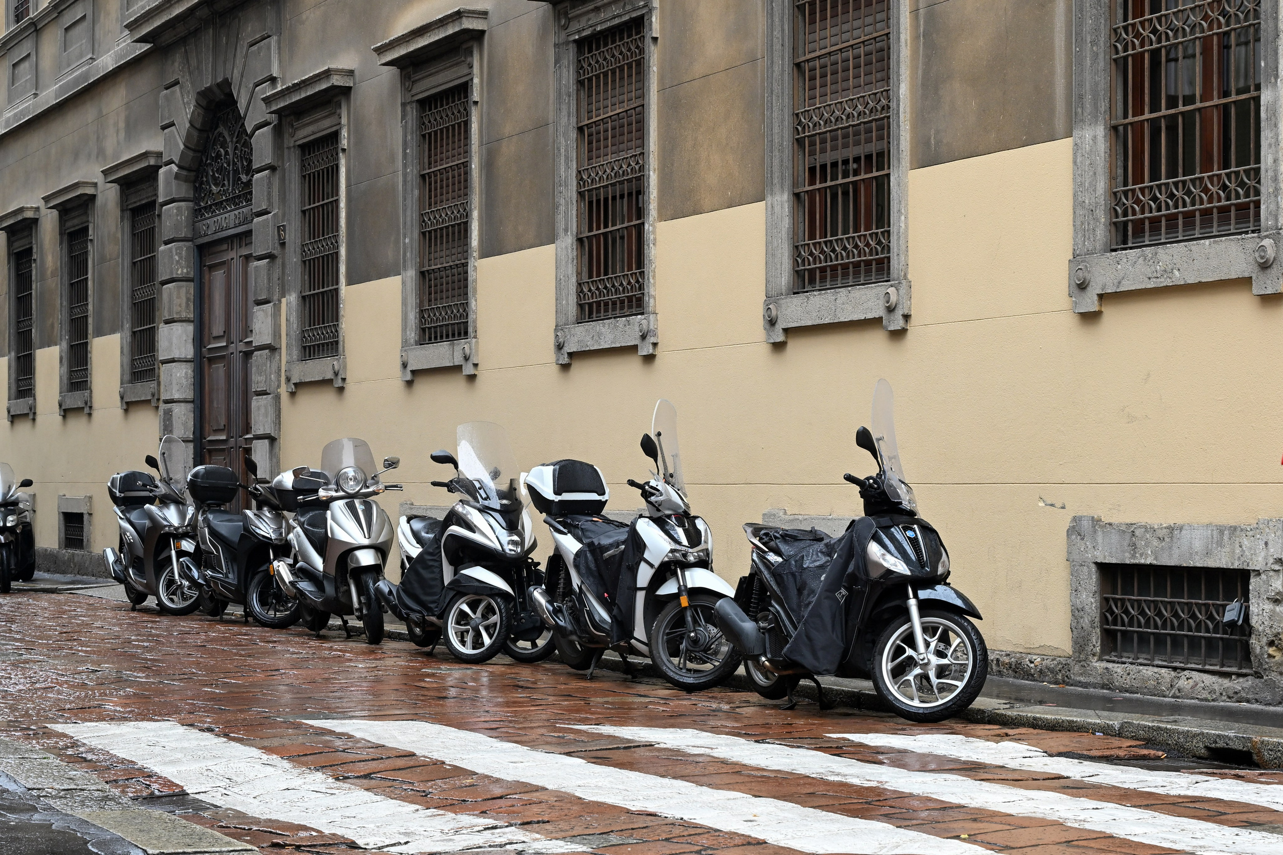 Milano: Navigli, City, Trams. Фотограф Минск