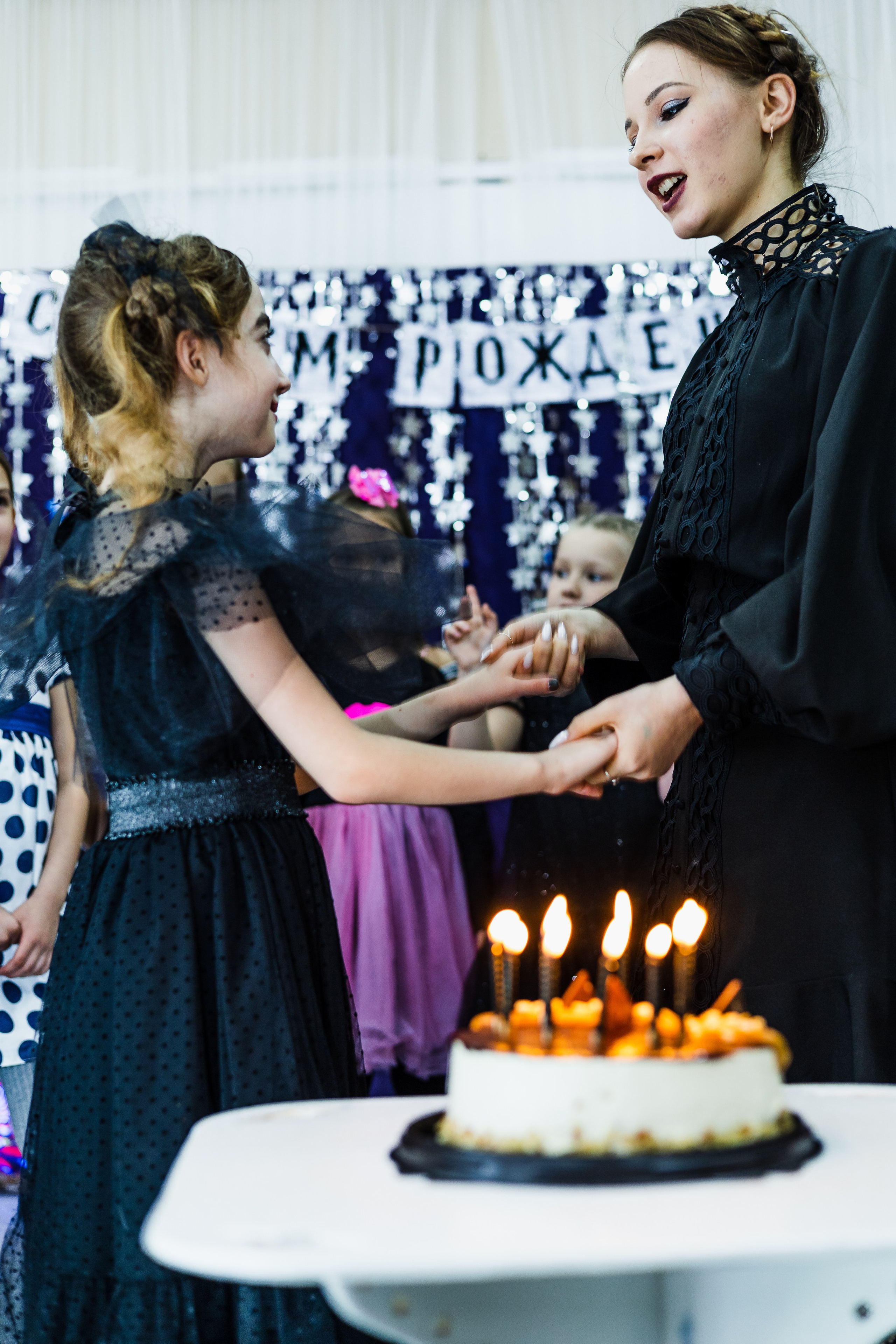 Фееричная вечеринка по мотивам легендарного сериала Wednesday. Школа для девочек во Владивостоке — Само Совершенство