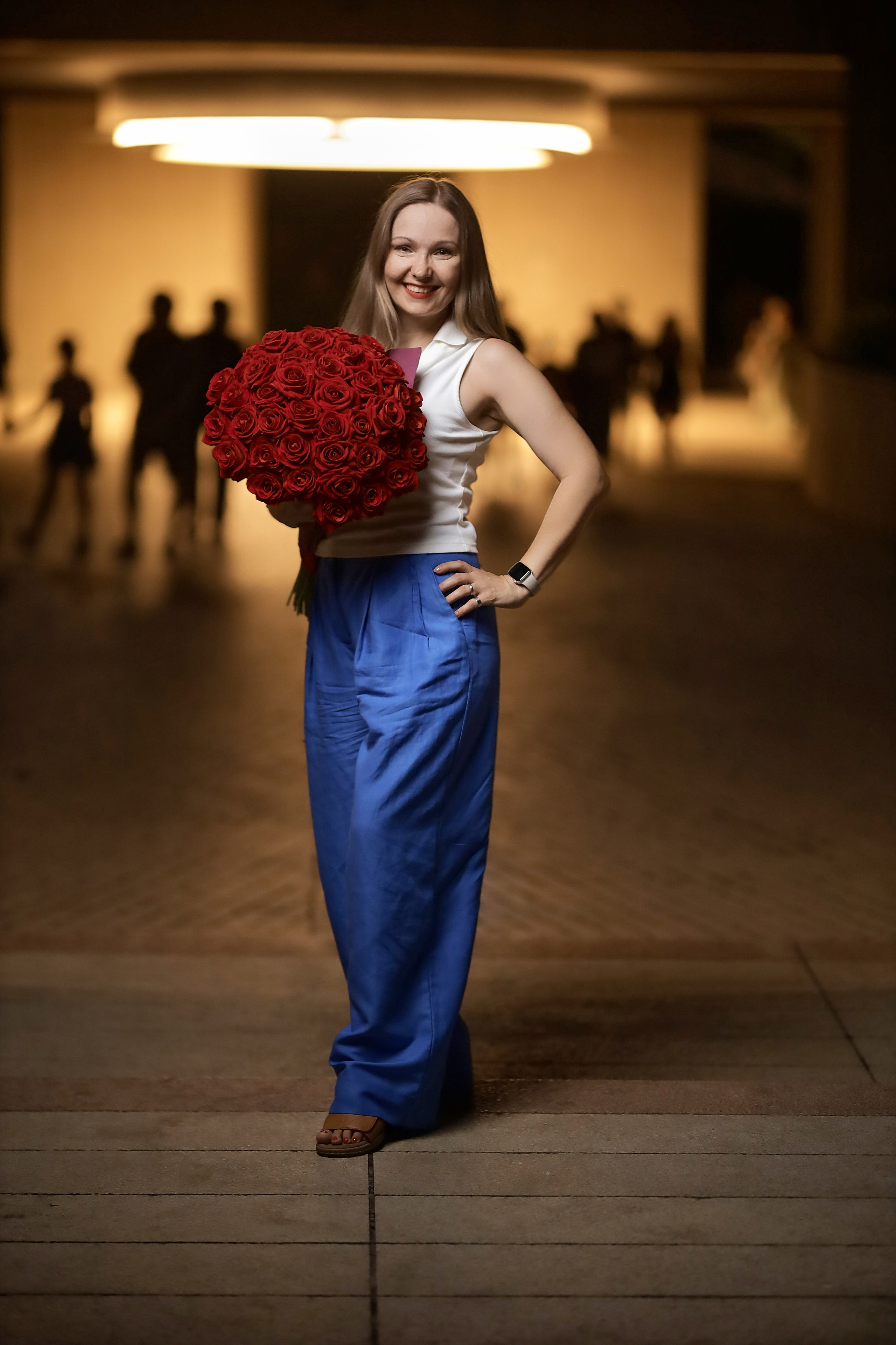 Татьяна в вечернем парке с розами. Семейный и свадебный фотограф в Краснодаре Михеева Светлана