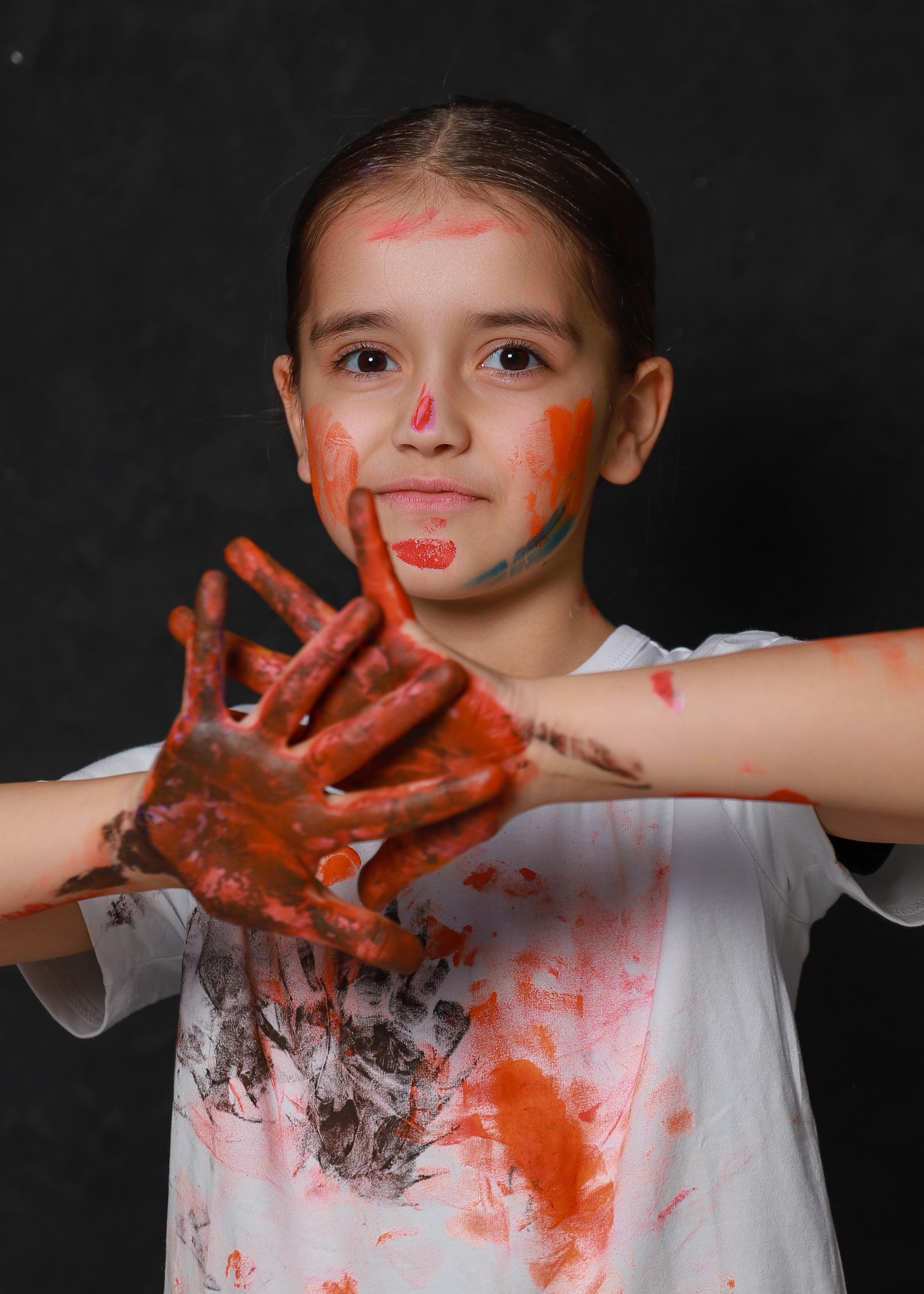 Младшие с красками. Фотограф Юлия Мальцева