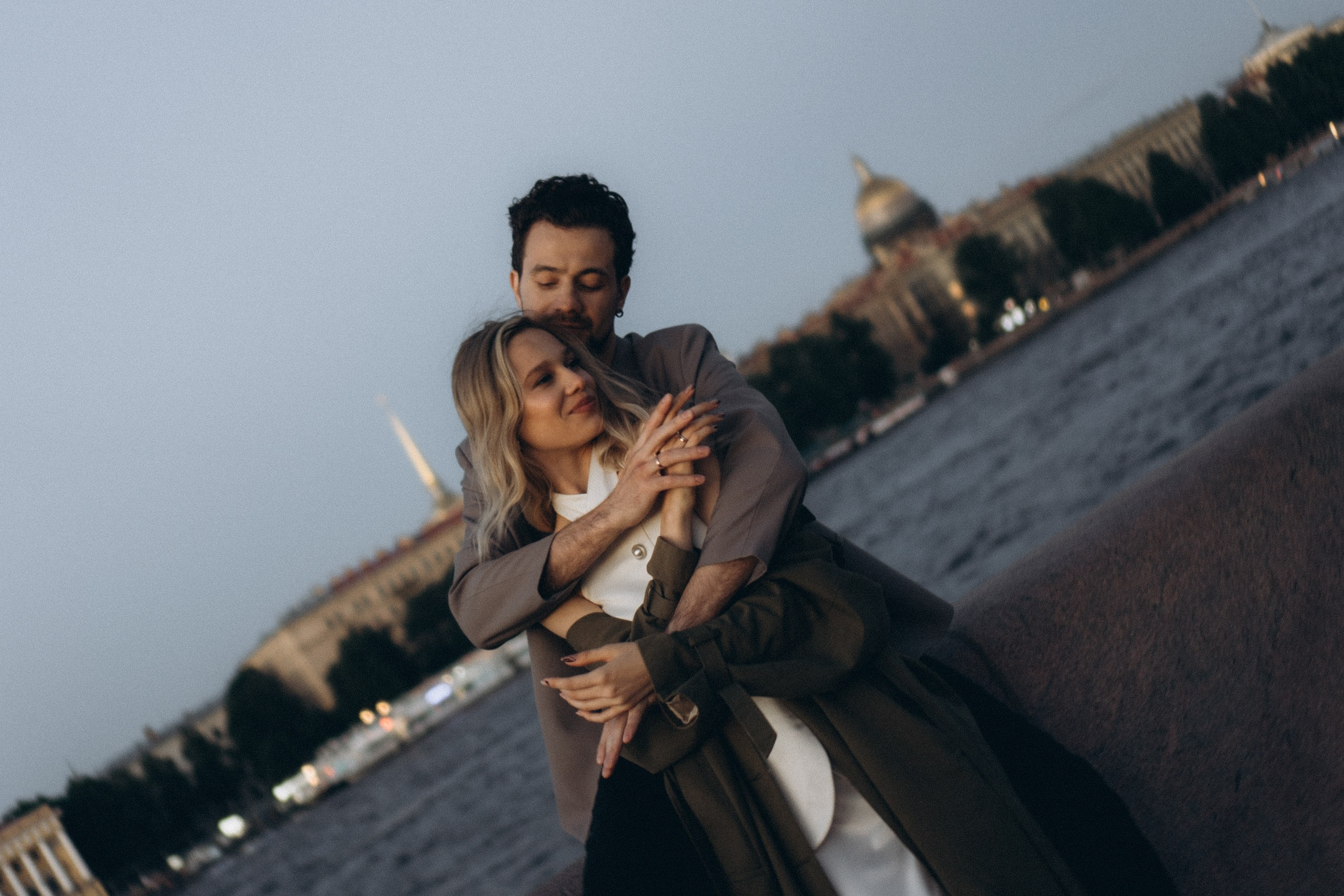 СВАДЕБНАЯ СЬЕМКА ПАРЫ НА РАССВЕТЕ В БЕЛЫЕ НОЧИ И ПРОГУЛКА С РАЗВОДНЫМИ МОСТАМИ И ПИКНИК ВОЗЛЕ ИСАКИЕВСКОГО СОБОРА. Профессиональный фотограф, Санкт-Петербург — Виктория Богомолова