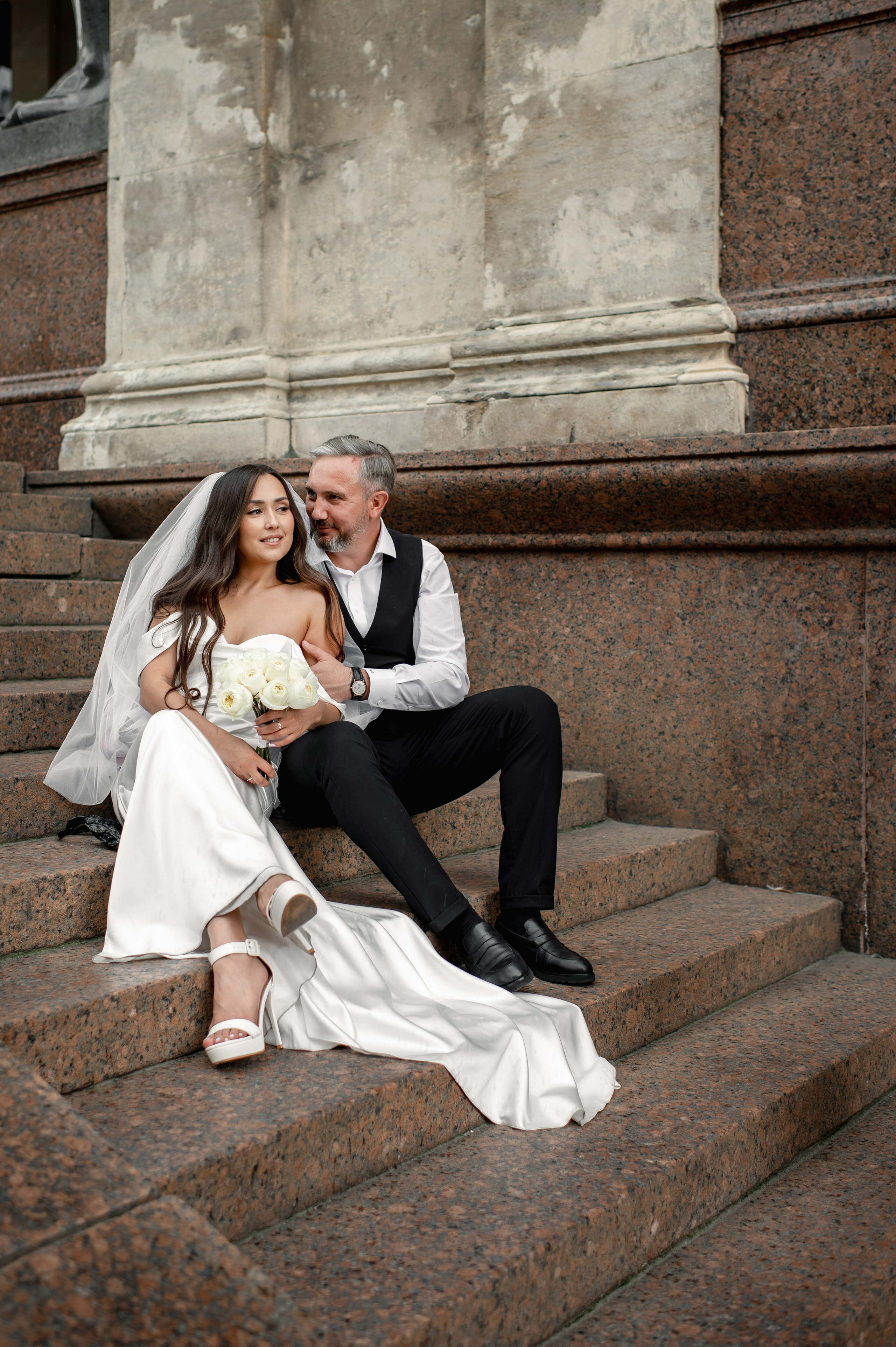 Классическая свадебная фотосессия Аины и Антона по самым красивым местам для свадебной прогулки в Санкт-Петербурге. Портретный, семейный и свадебный фотограф в Санкт-Петербурге и в Пушкине Ширяев Денис