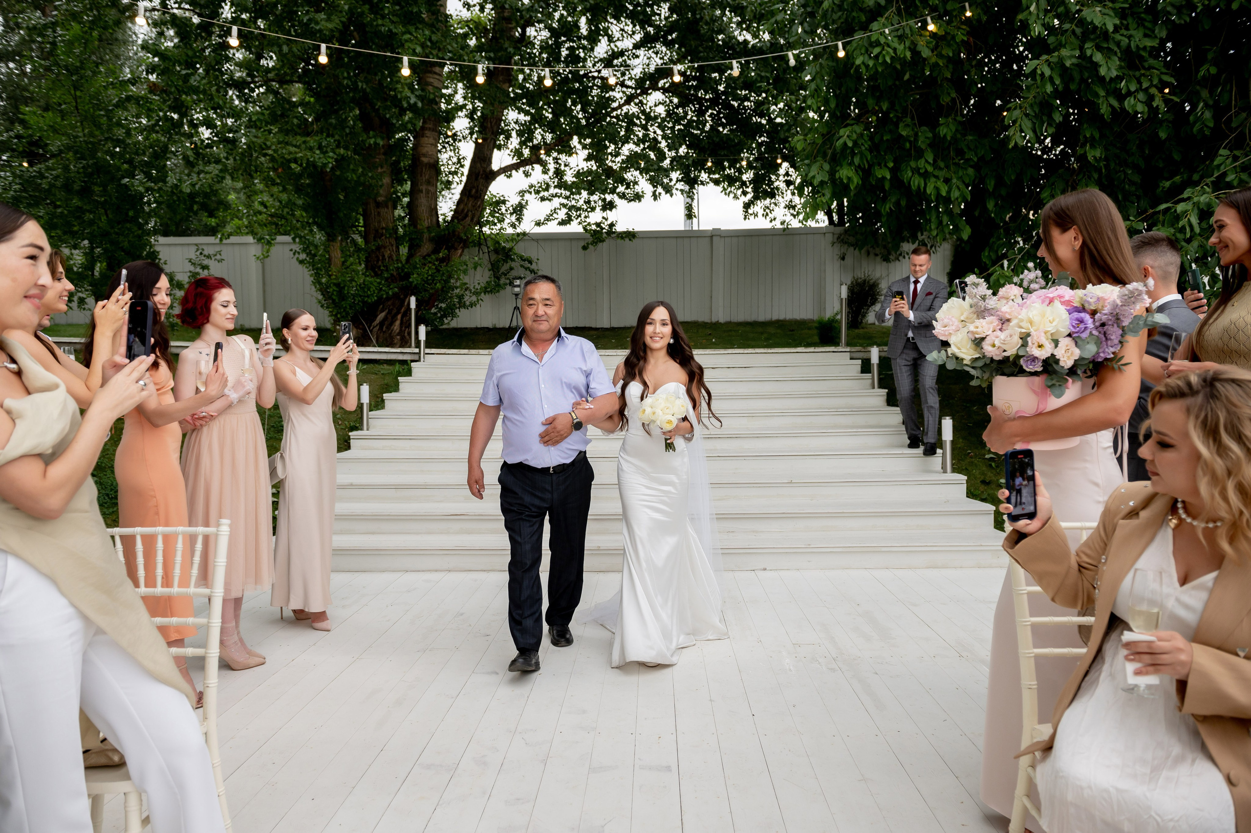 Классическая свадебная фотосессия Аины и Антона по самым красивым местам для свадебной прогулки в Санкт-Петербурге. Портретный, семейный и свадебный фотограф в Санкт-Петербурге и в Пушкине Ширяев Денис