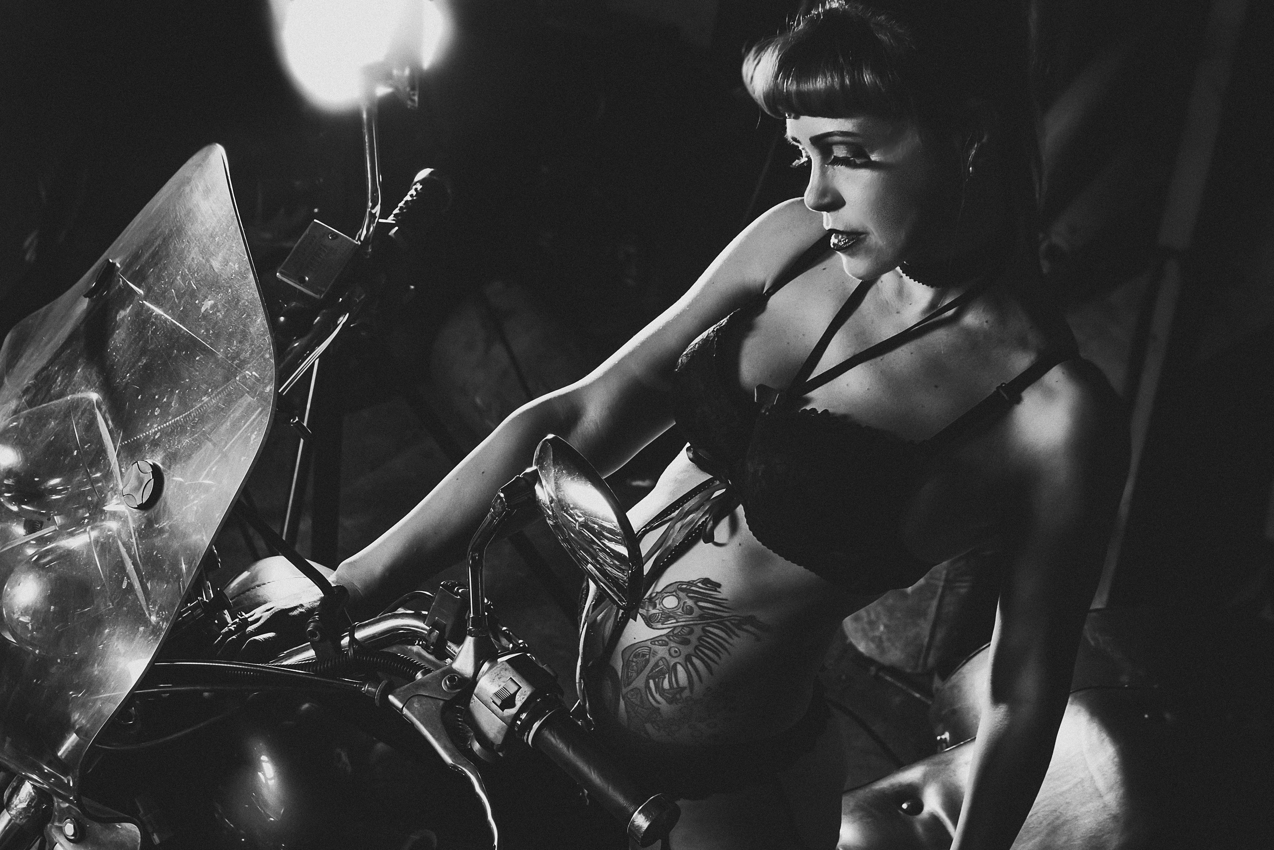 В гараже. Портретный фотограф в Бологое Михаил Кудрявцев