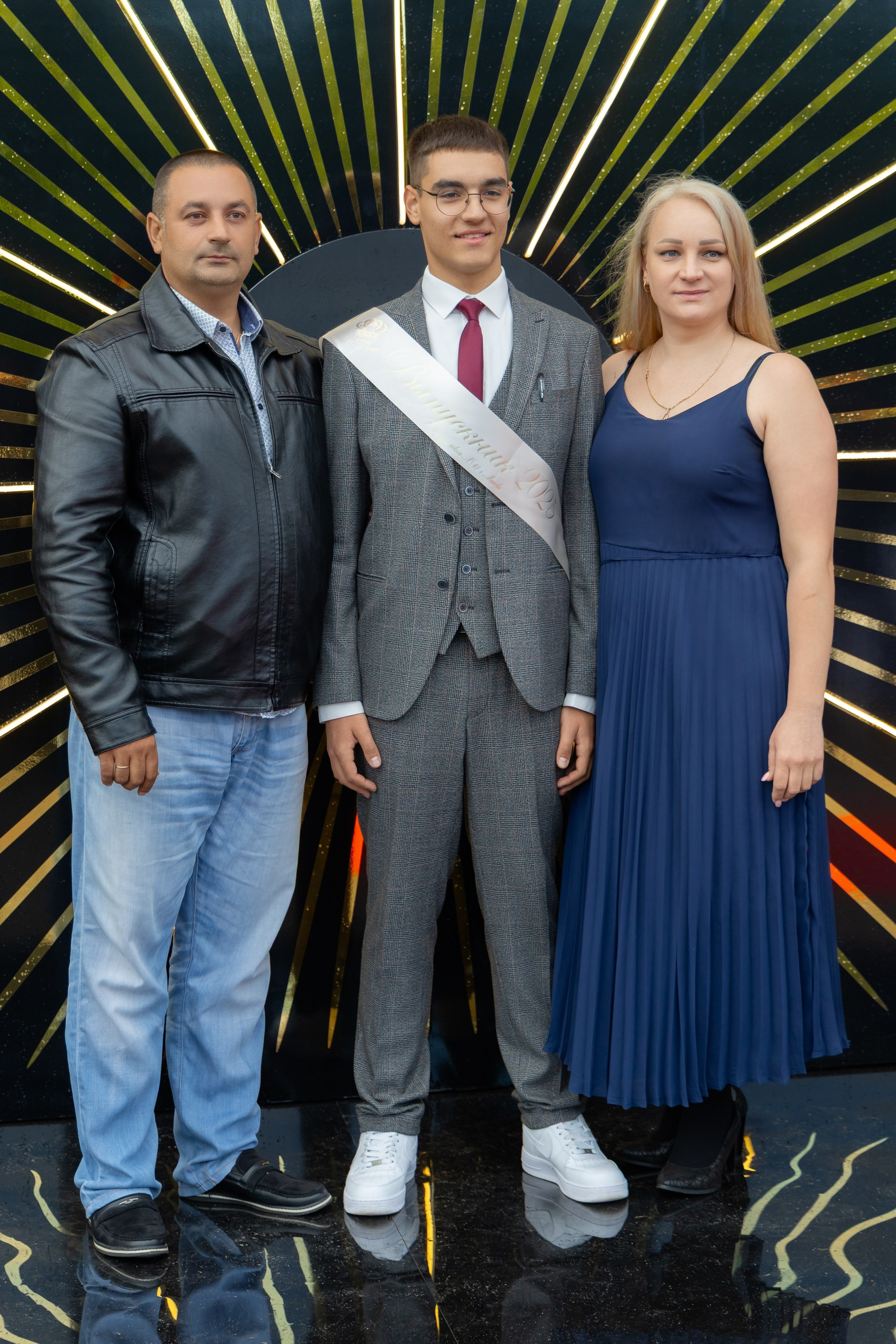 Школьный выпускной 2025 год в Минске, Беларуси. Свадебный фотограф в Минске/Беларуси Сергей Спиридонов