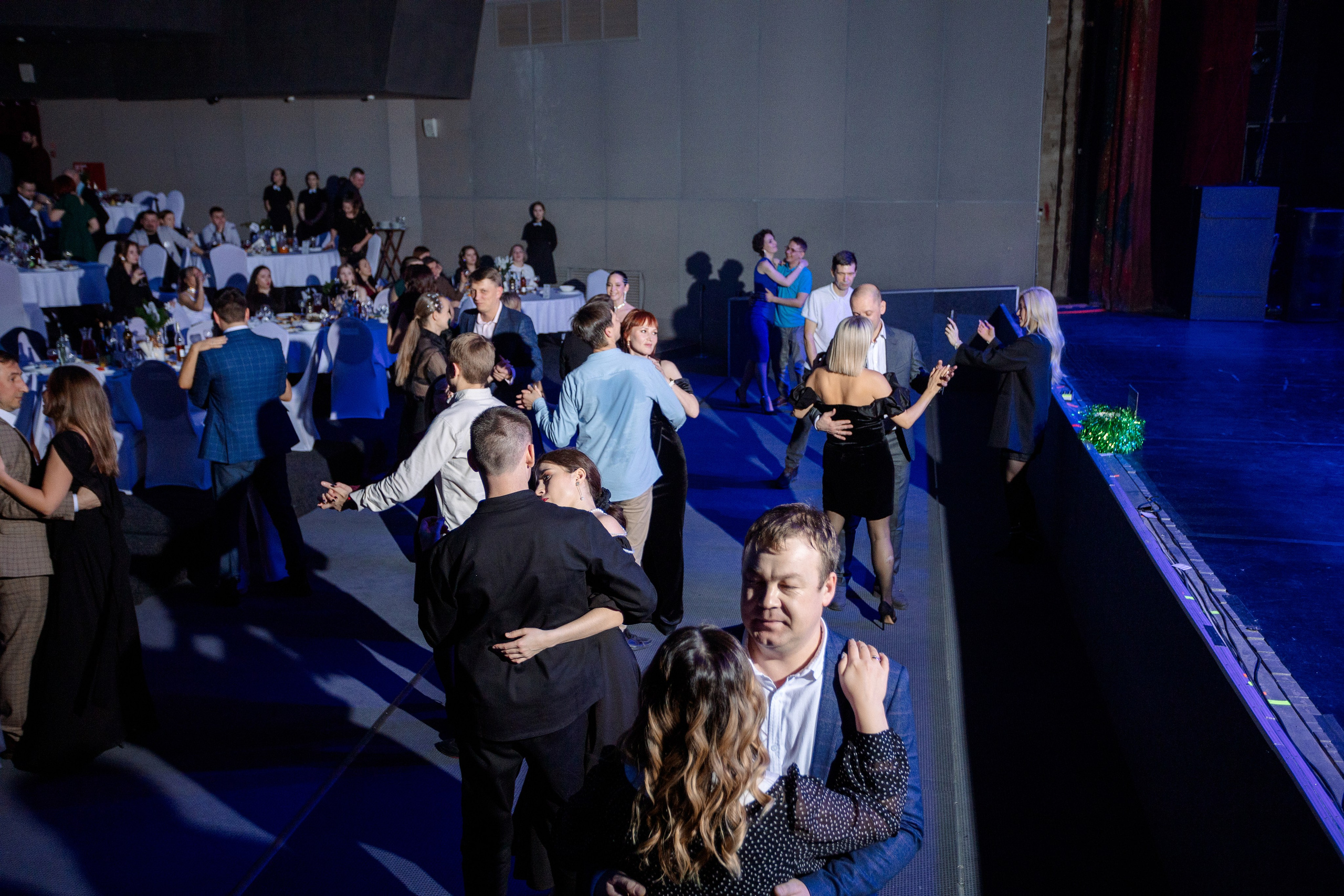 РЕПОРТАЖ: НОВЫЙ ГОД В ДК МЕТАЛЛУРГ. Профессиональный фотограф в Ижевске Леша Петров