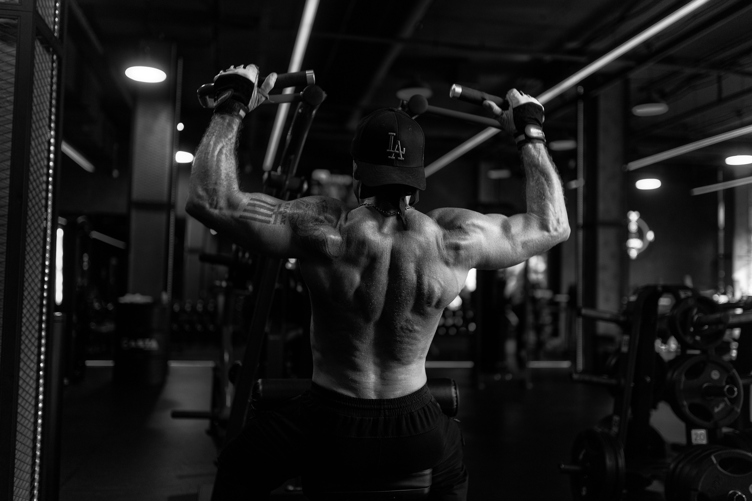 Съемка с Александром в тренажерном зале для контента. Дмитрий Шульгин, портретный фотограф в Воронеже