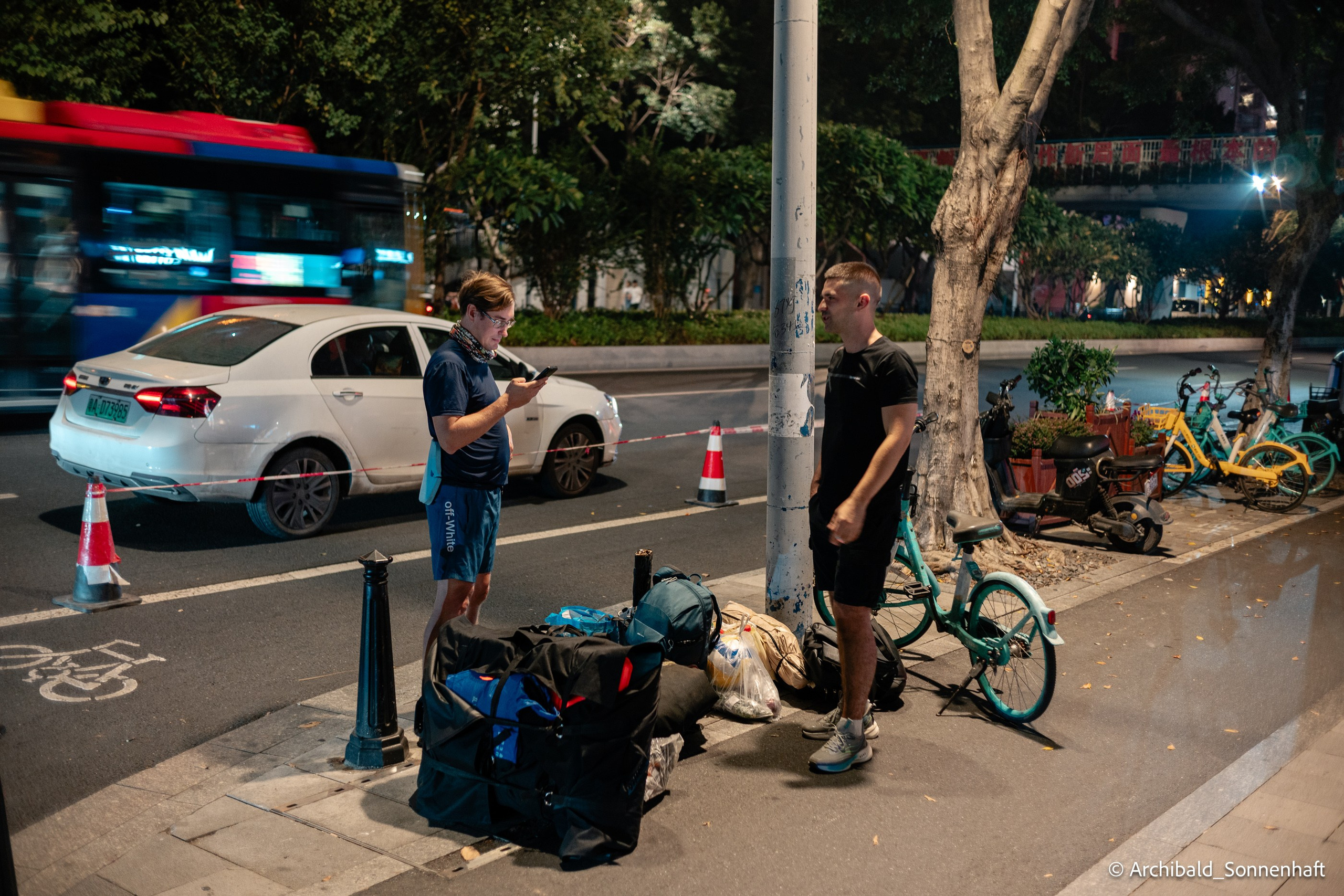 Weekend kayaking trip. Photographer in Guangzhou, China. Archibald Sonnenhaft