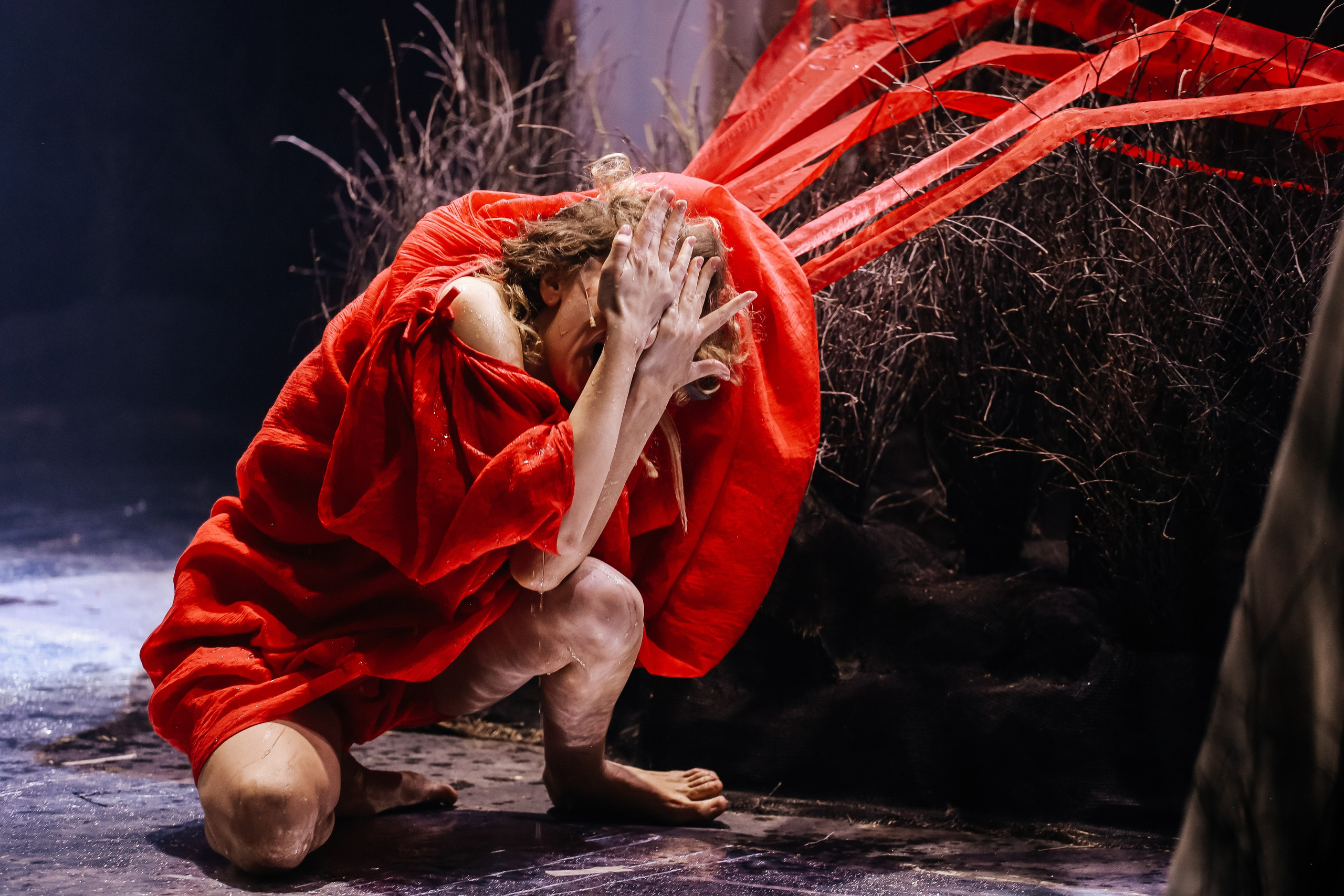 «Яга». Молодежный театр Алтая им. В. С. Золотухина. Режиссёр Дарья Догадова. Фоторепортаж. Театральная фотосъёмка