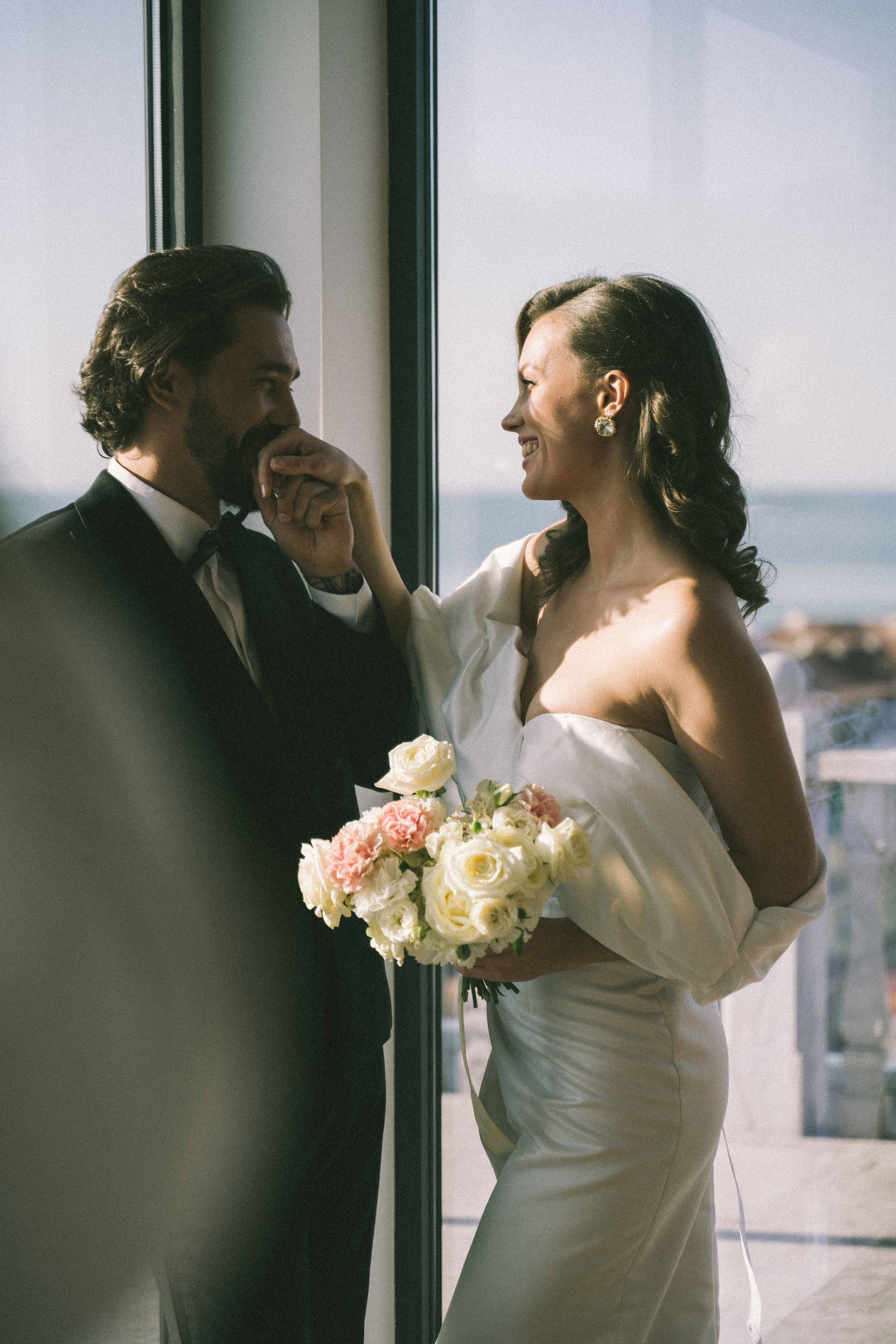 Не надевая маски