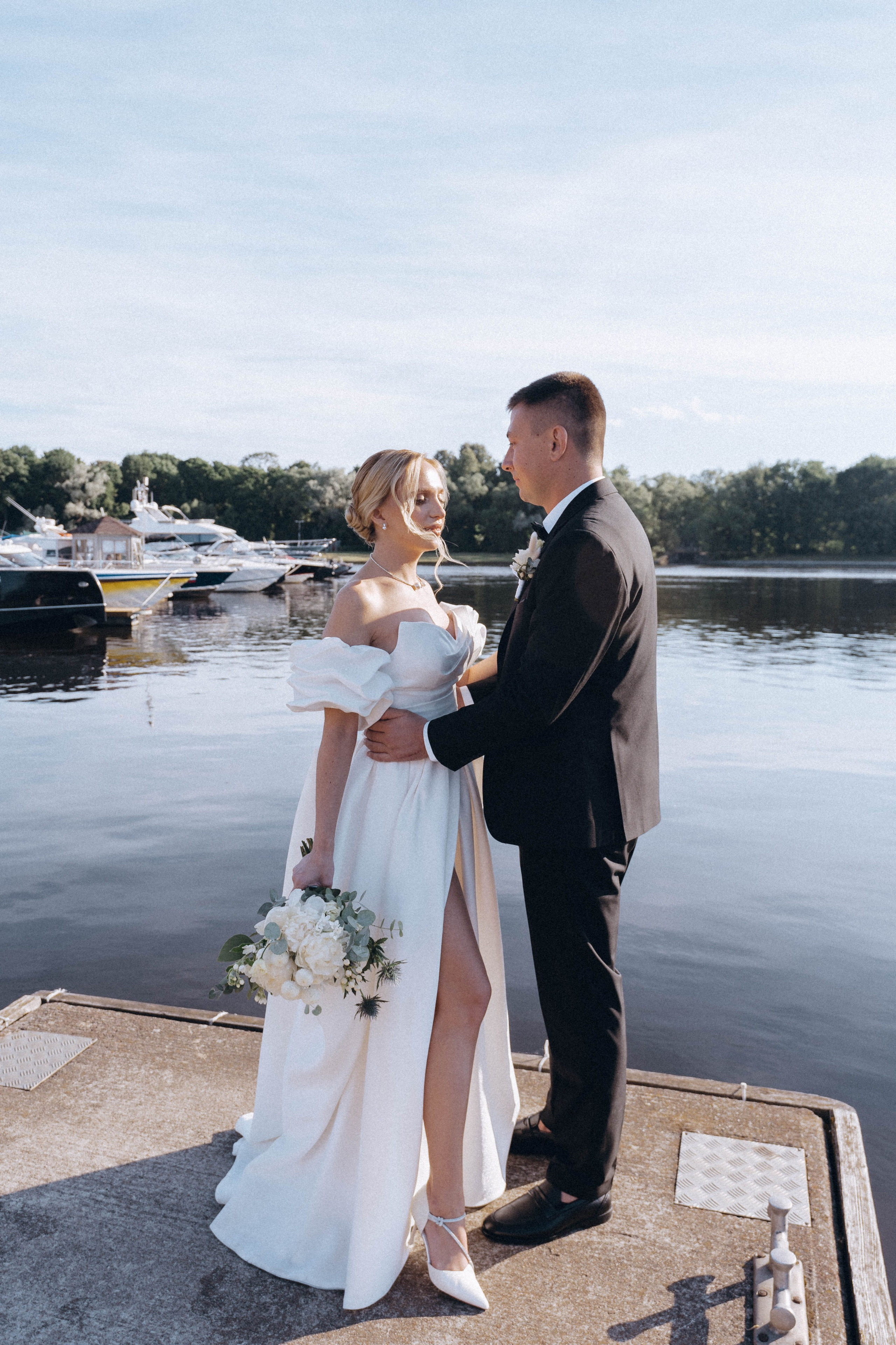 СВАДЕНБНАЯ СЬЕМКА НА КАТЕРЕ ПО КАНАЛАМ САНКТ-ПЕТЕРБУРГА И В АКВАТОРИИ НЕВЫ. Профессиональный фотограф, Санкт-Петербург — Виктория Богомолова