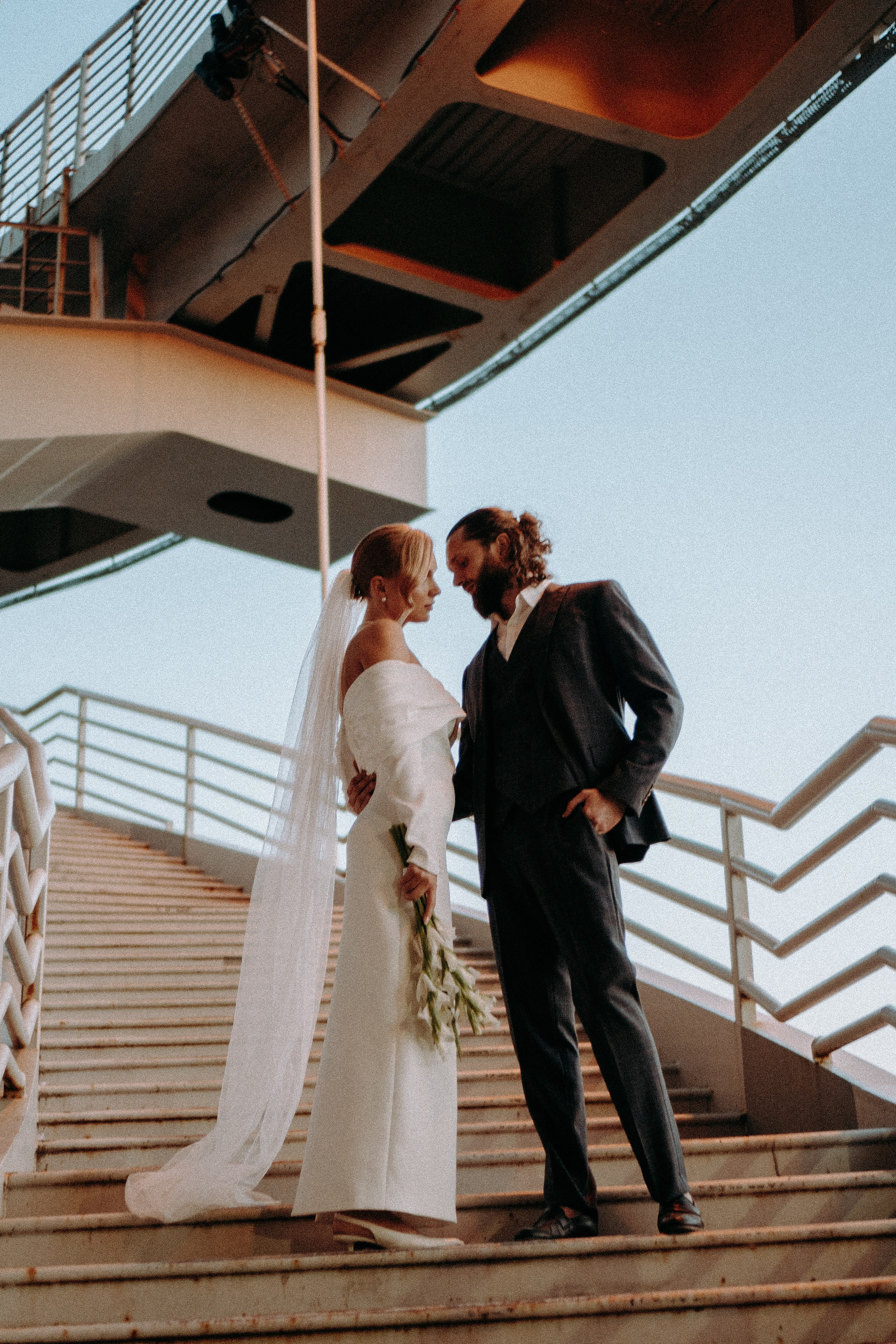 СВАДЕБНАЯ СЬЕМКА ВОЗЛЕ МСОТА БЕТАНКУРА НА КАБРИОЛЕТЕ. Профессиональный фотограф, Санкт-Петербург — Виктория Богомолова