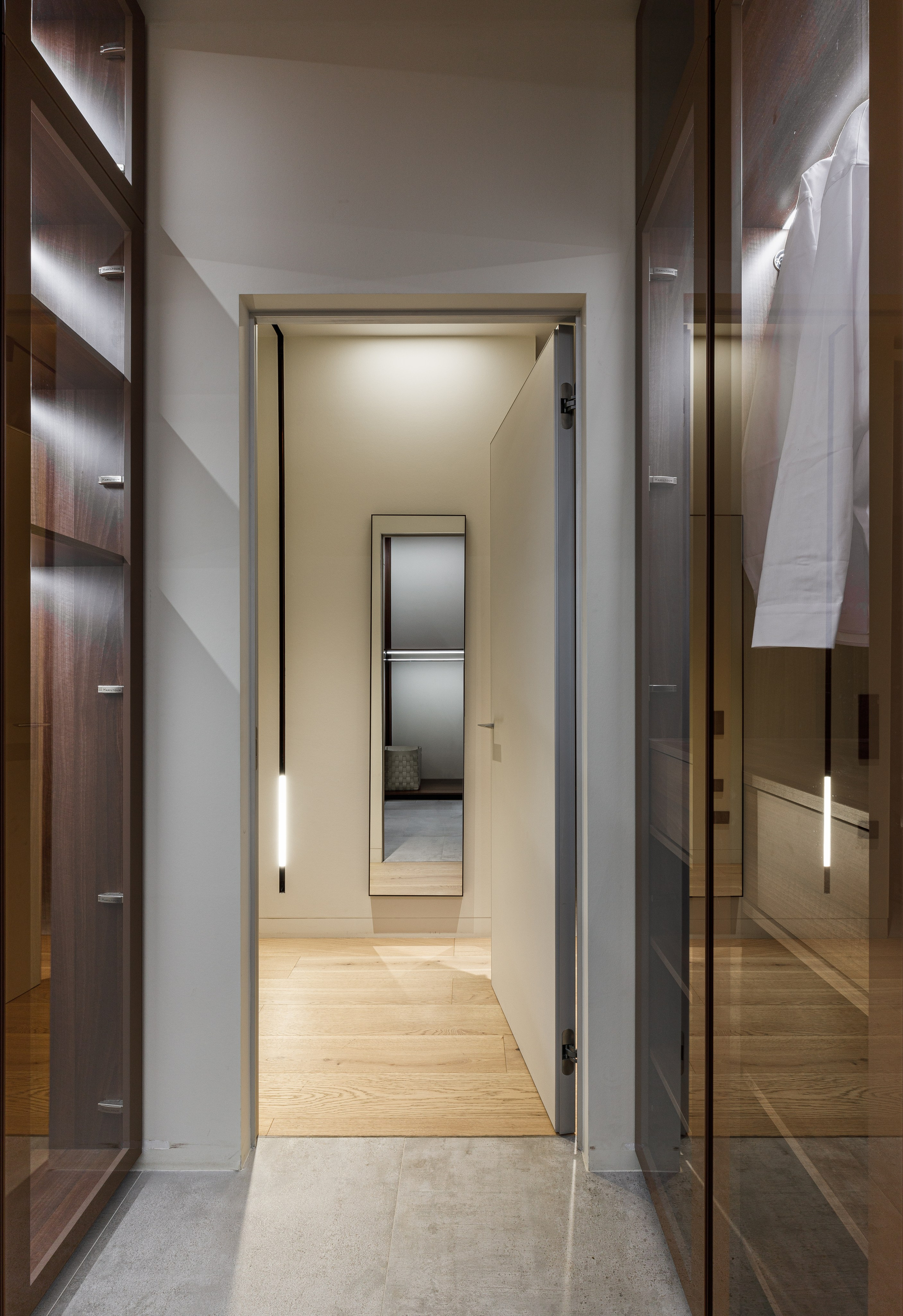 современная гардеробная. Создание и Реализация дизайн проекта под ключ.