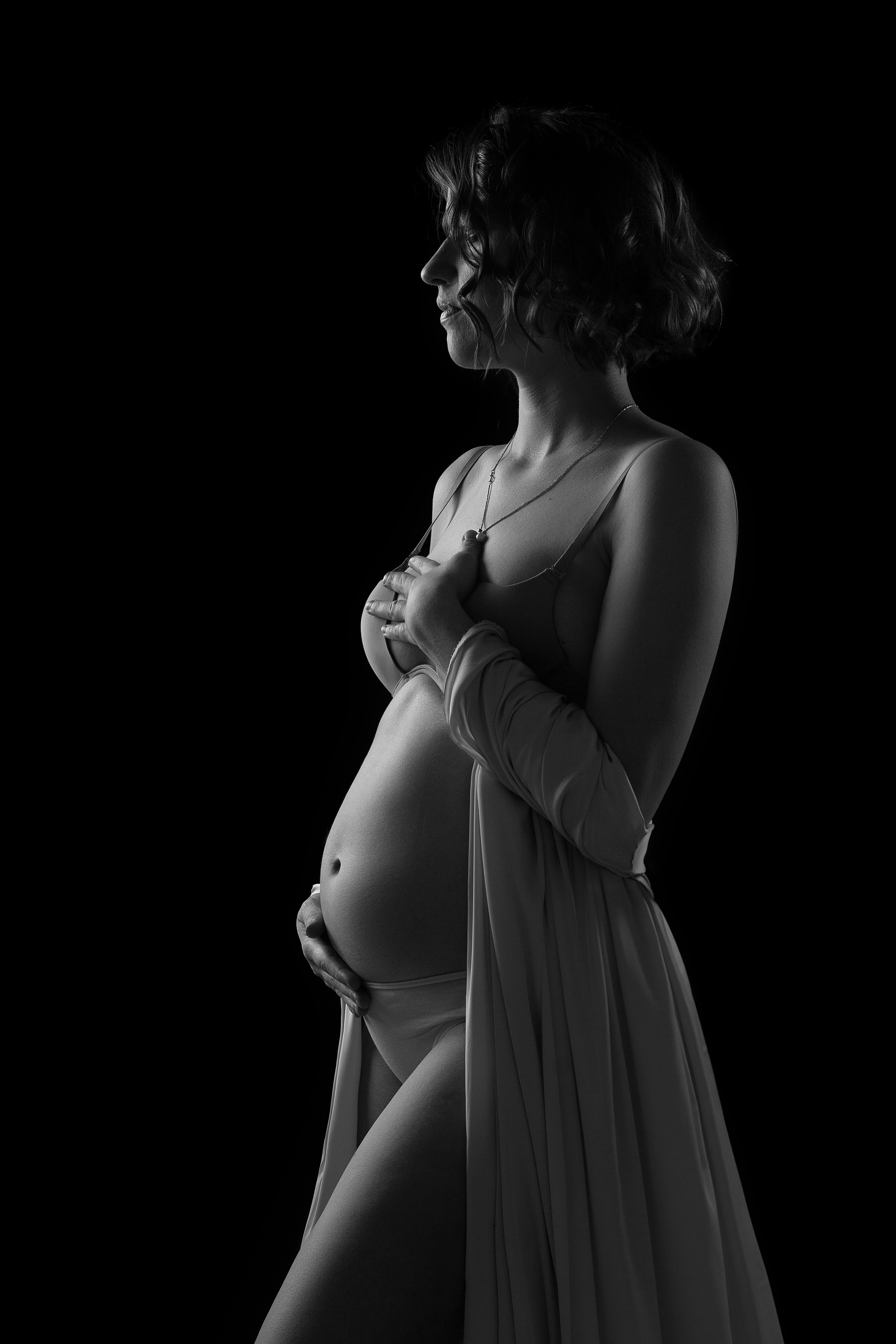 Фотосессия беременности, минимализм, циклорама