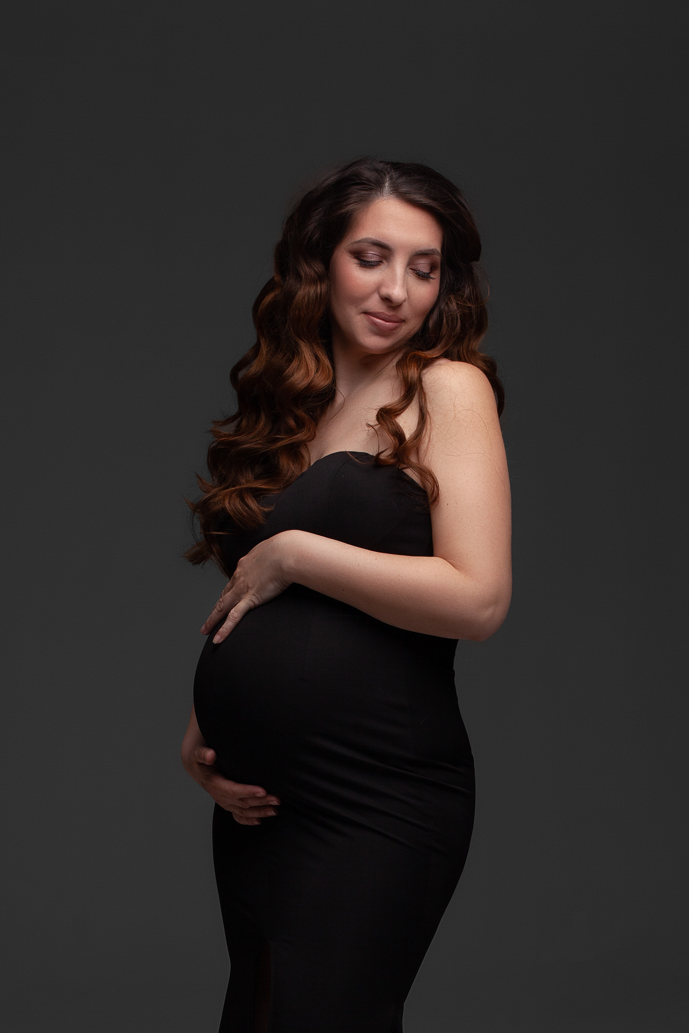 Фотосессия беременности, минимализм, циклорама