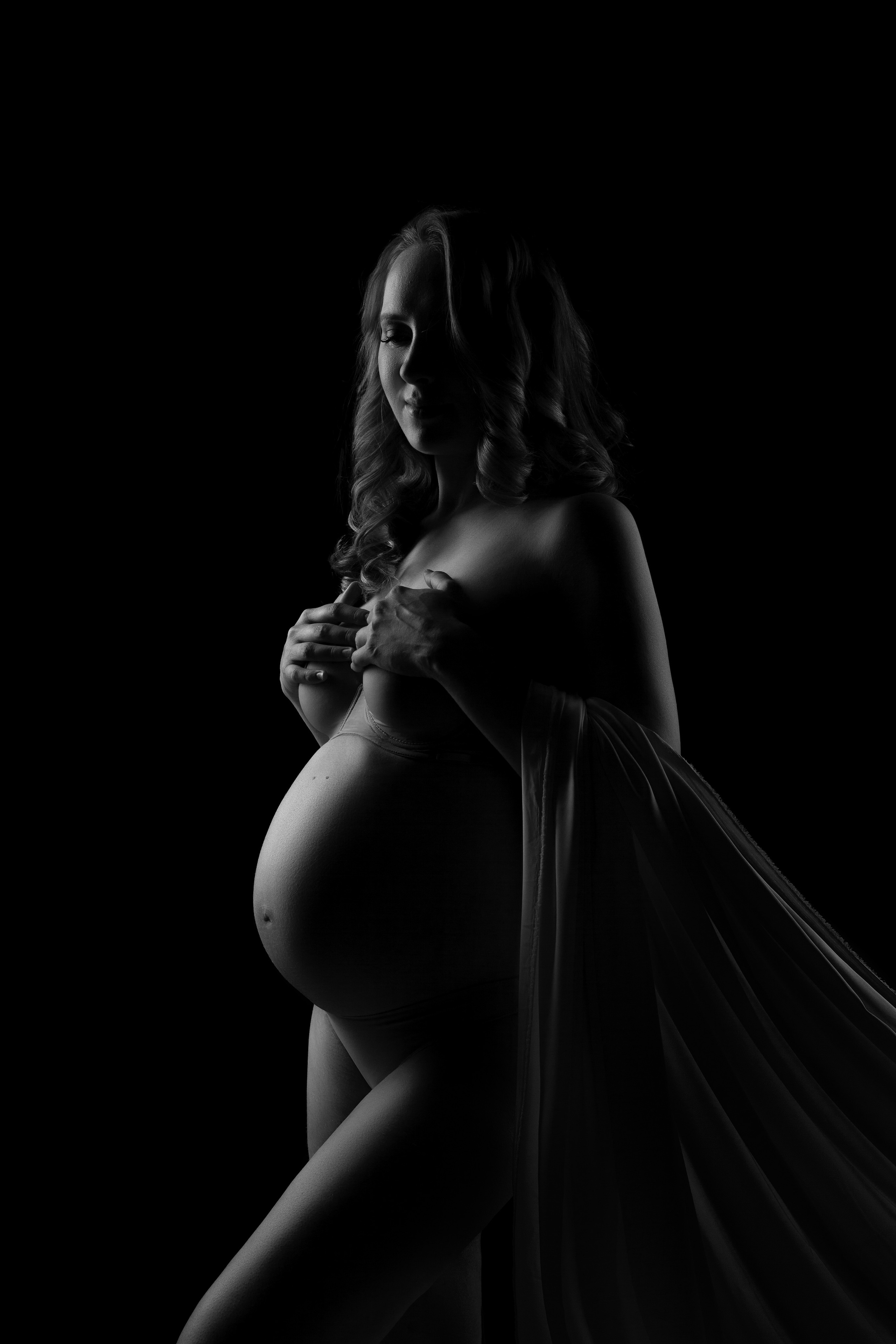 Фотосессия беременности, минимализм, циклорама