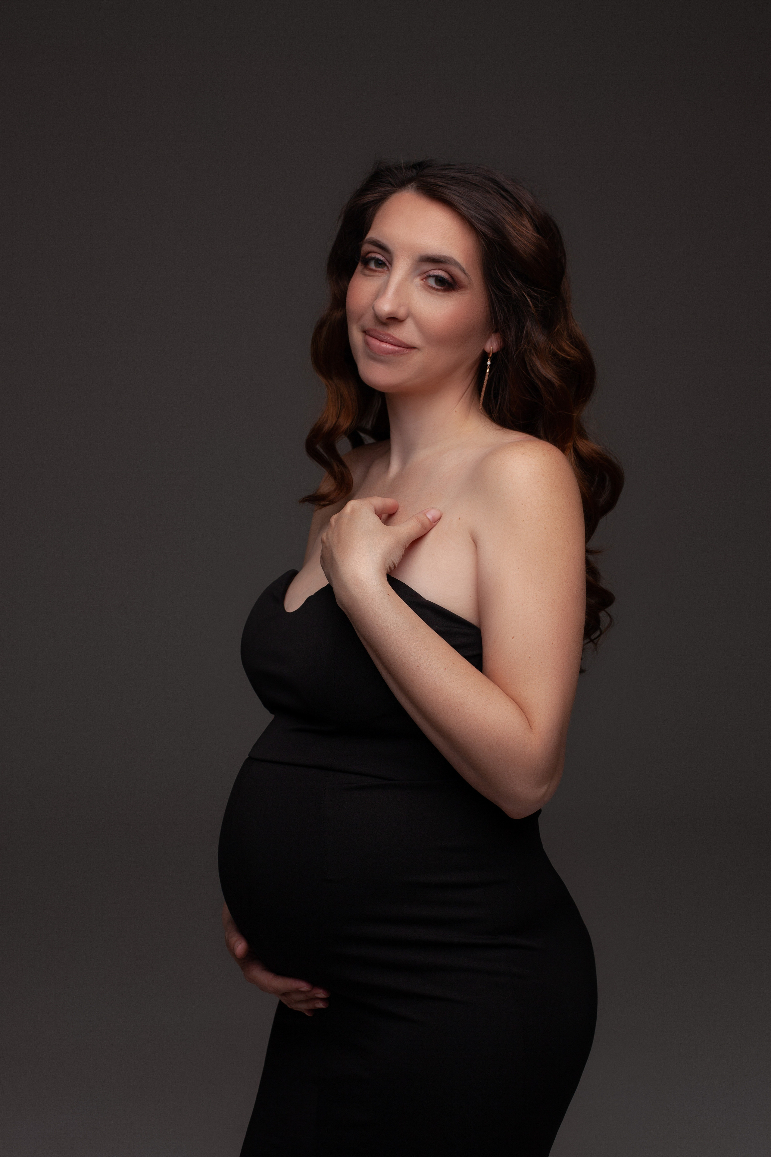 Фотосессия беременности, минимализм, циклорама