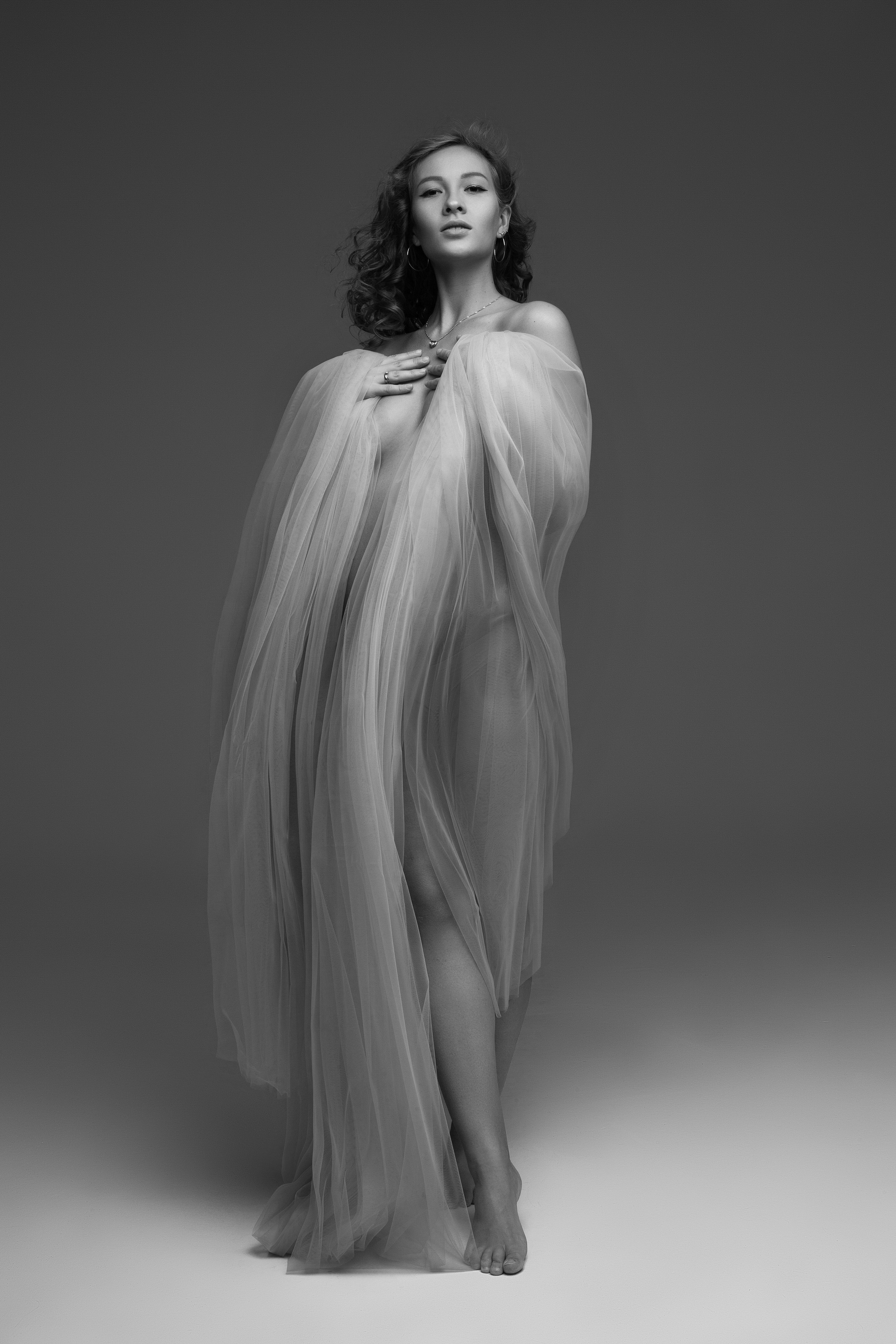 Фотосессия беременности, минимализм, циклорама