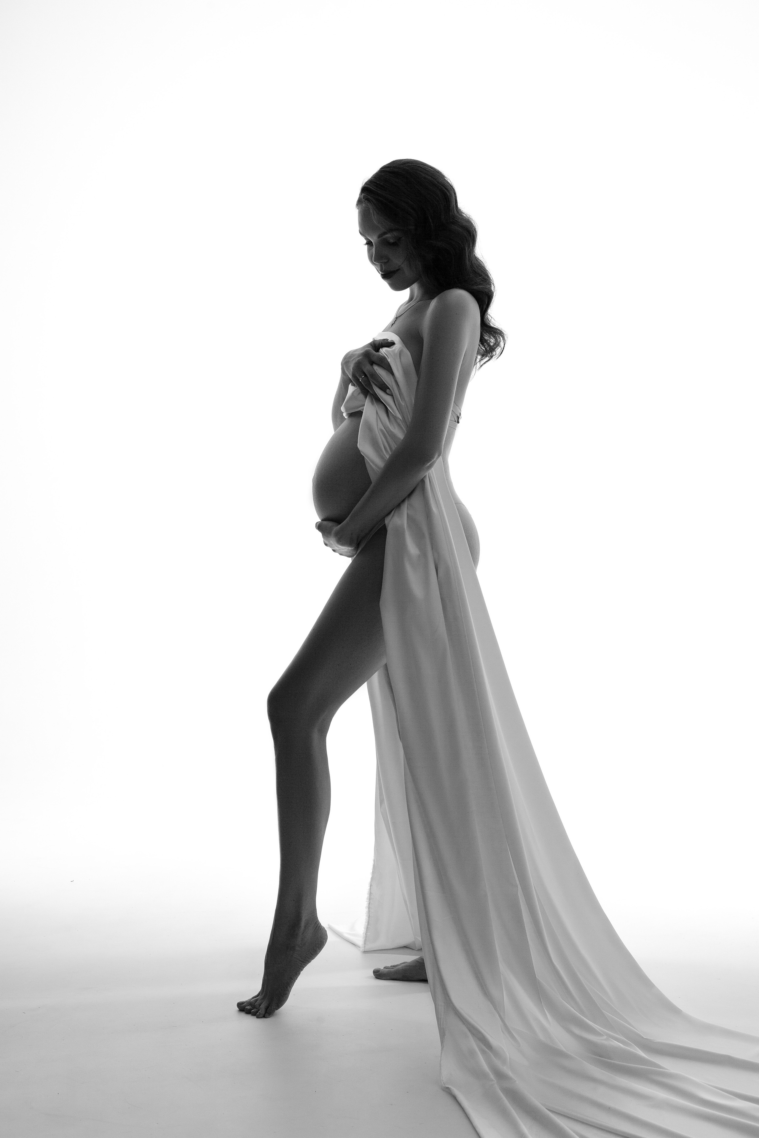 Фотосессия беременности, минимализм, циклорама