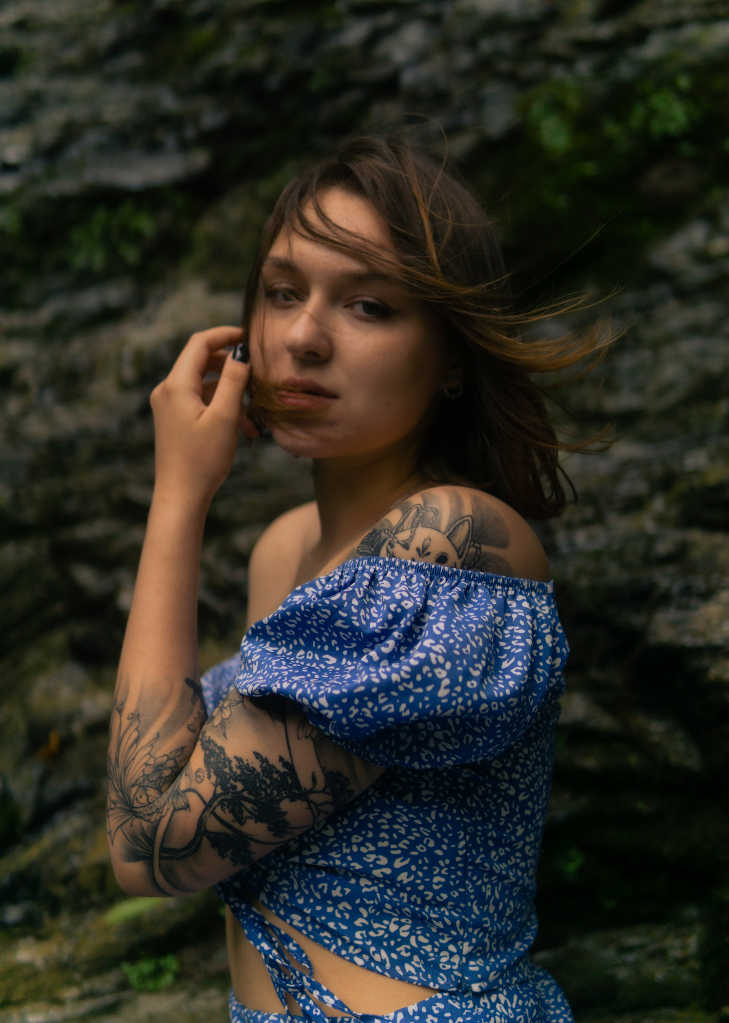 Алина на водопаде. Главная