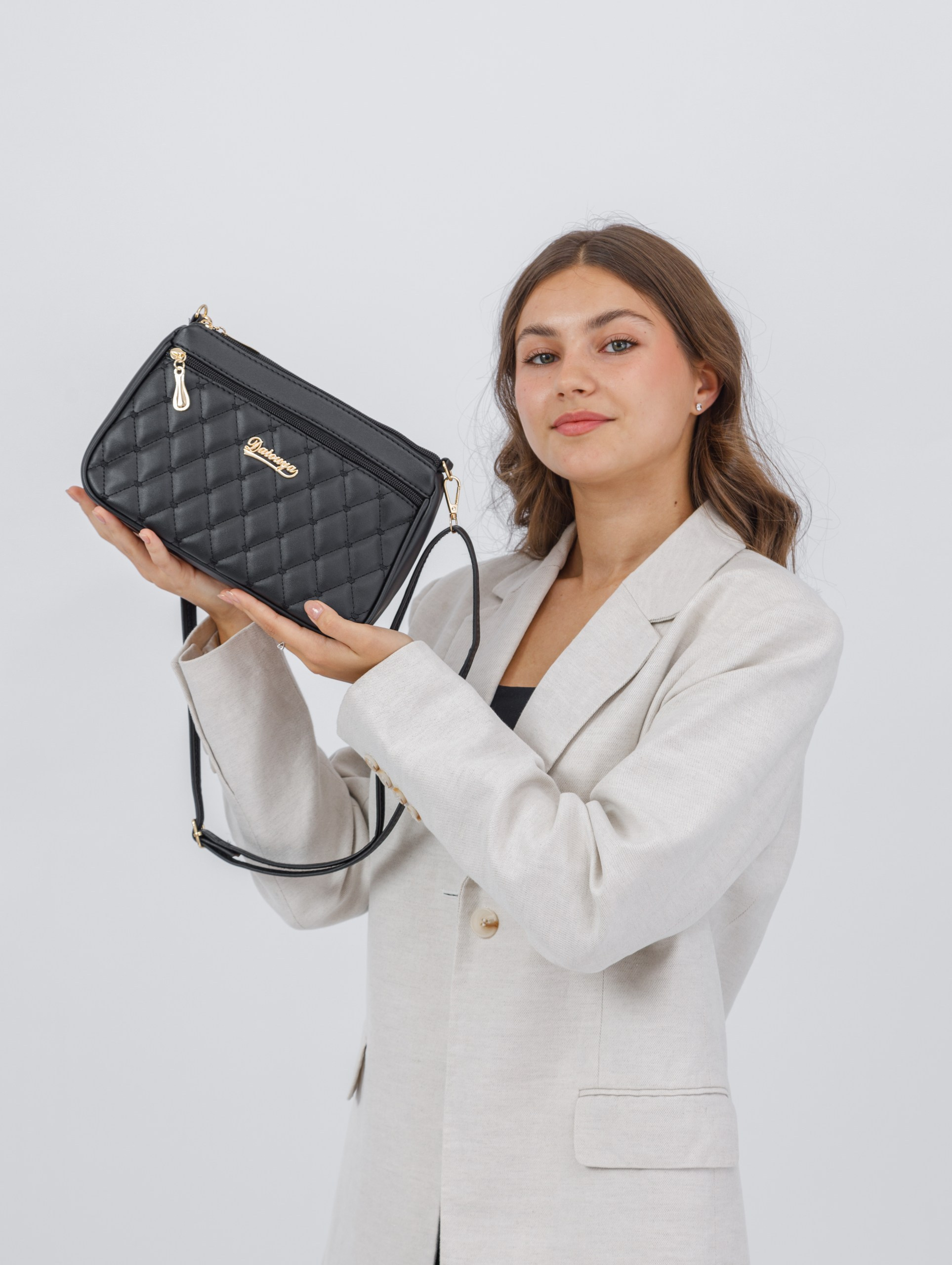 Съемка розовой и черной сумки для маркетплейса. Студия коммерческой съемки ХВОЯ