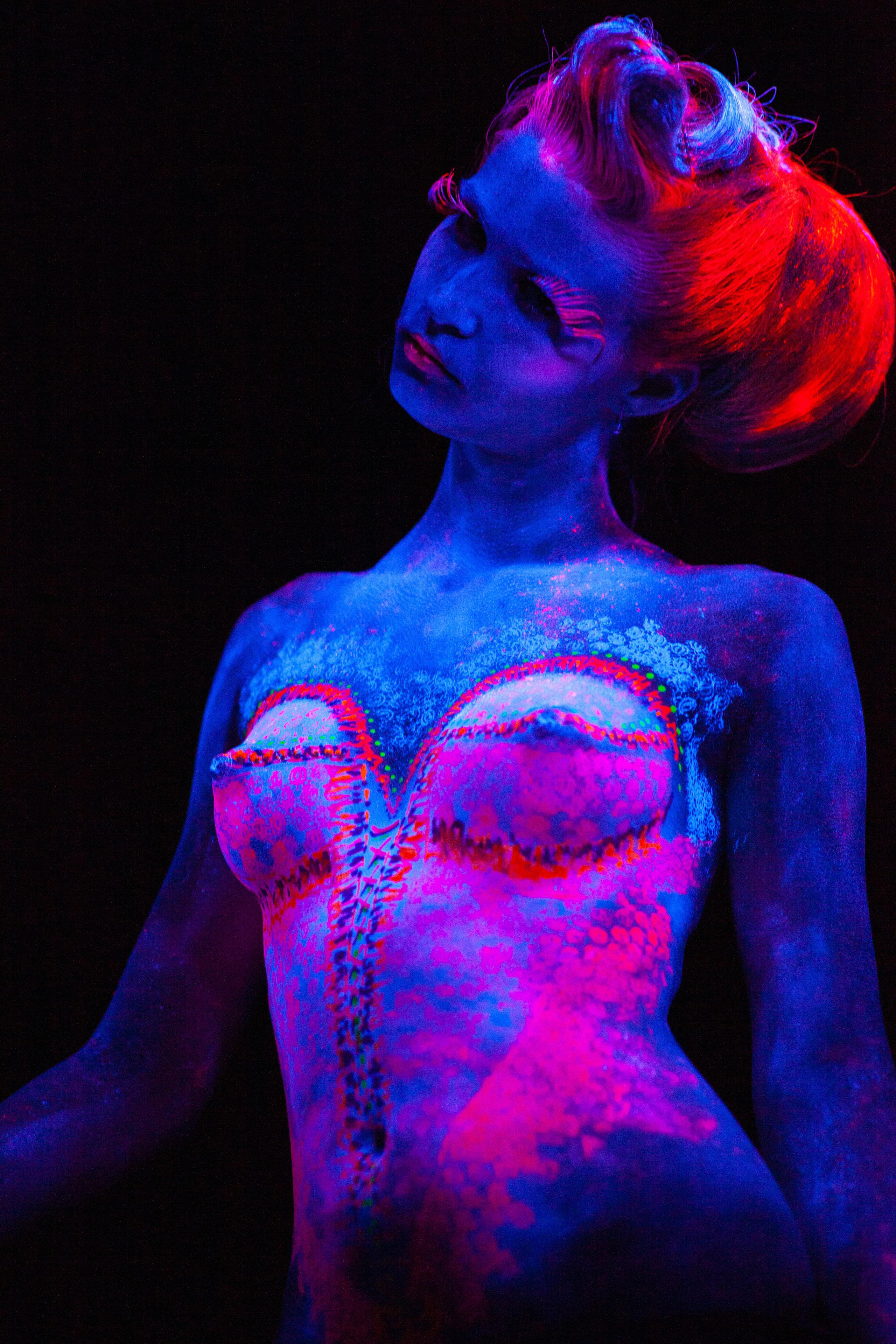 Стася body art. Флуоресцентный боди-арт. Профессиональный портретный фотограф в Москве Владимир Глаголев