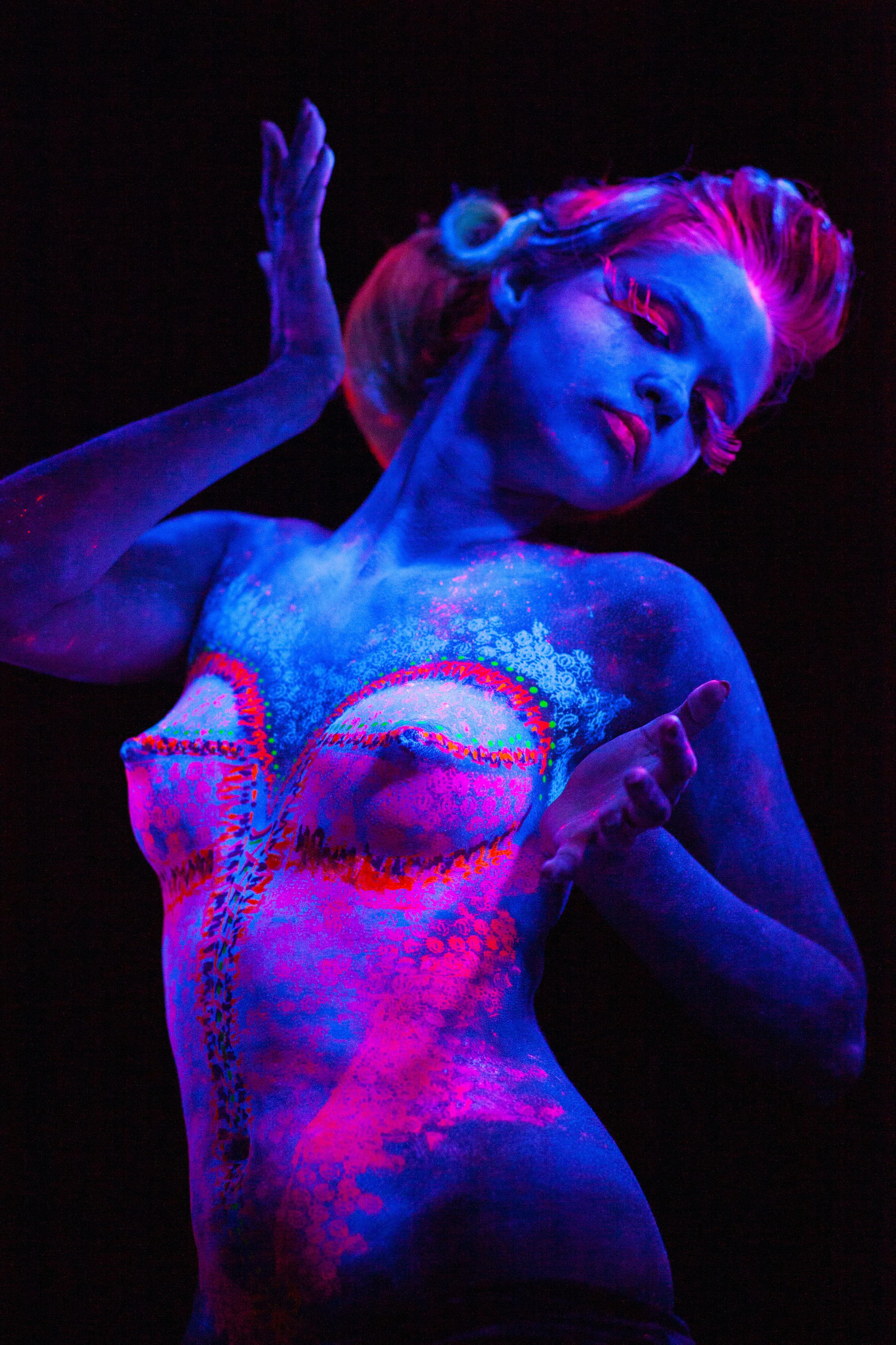 Стася body art. Флуоресцентный боди-арт. Профессиональный портретный фотограф в Москве Владимир Глаголев