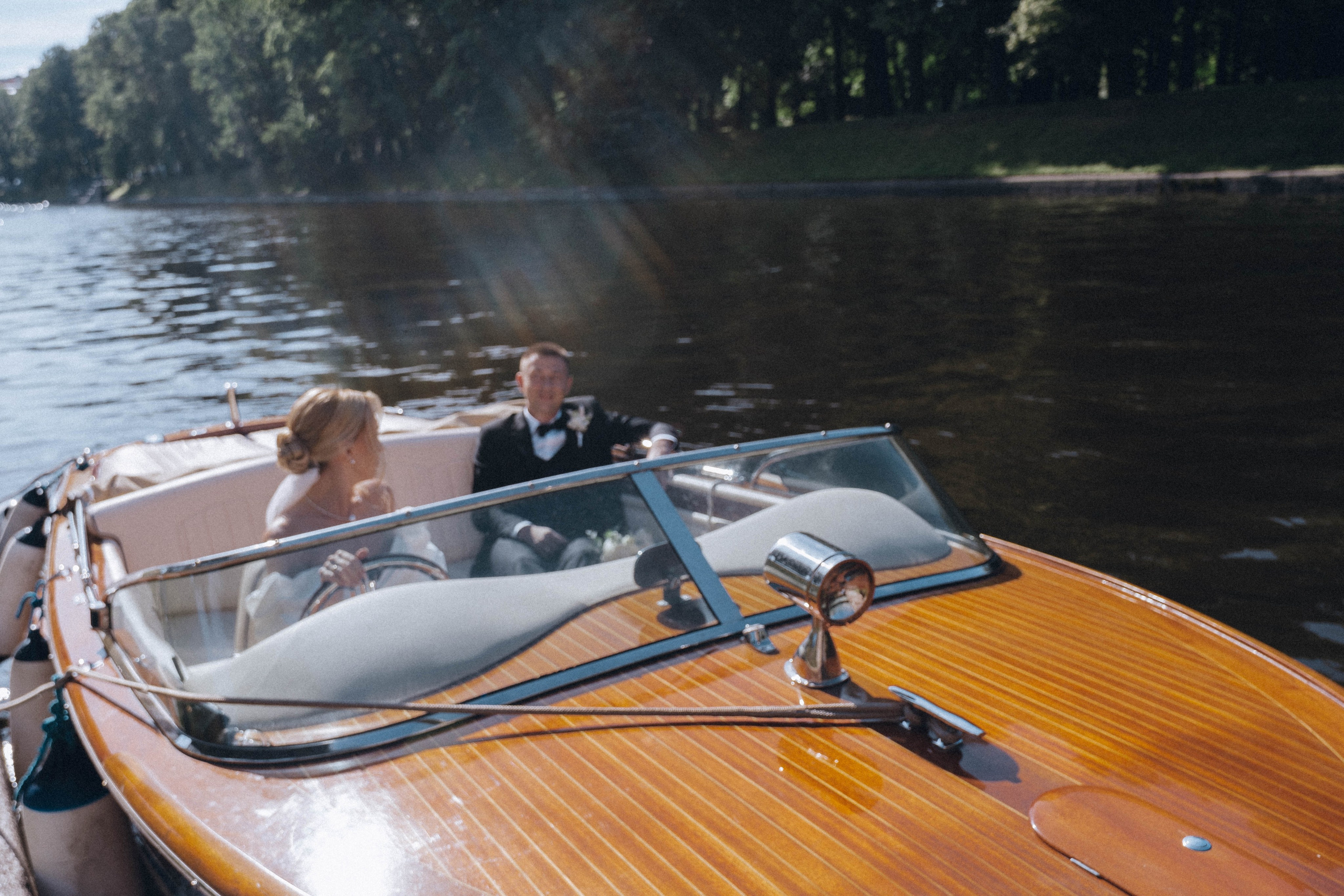 СВАДЕНБНАЯ СЬЕМКА НА КАТЕРЕ ПО КАНАЛАМ САНКТ-ПЕТЕРБУРГА И В АКВАТОРИИ НЕВЫ. Профессиональный фотограф, Санкт-Петербург — Виктория Богомолова