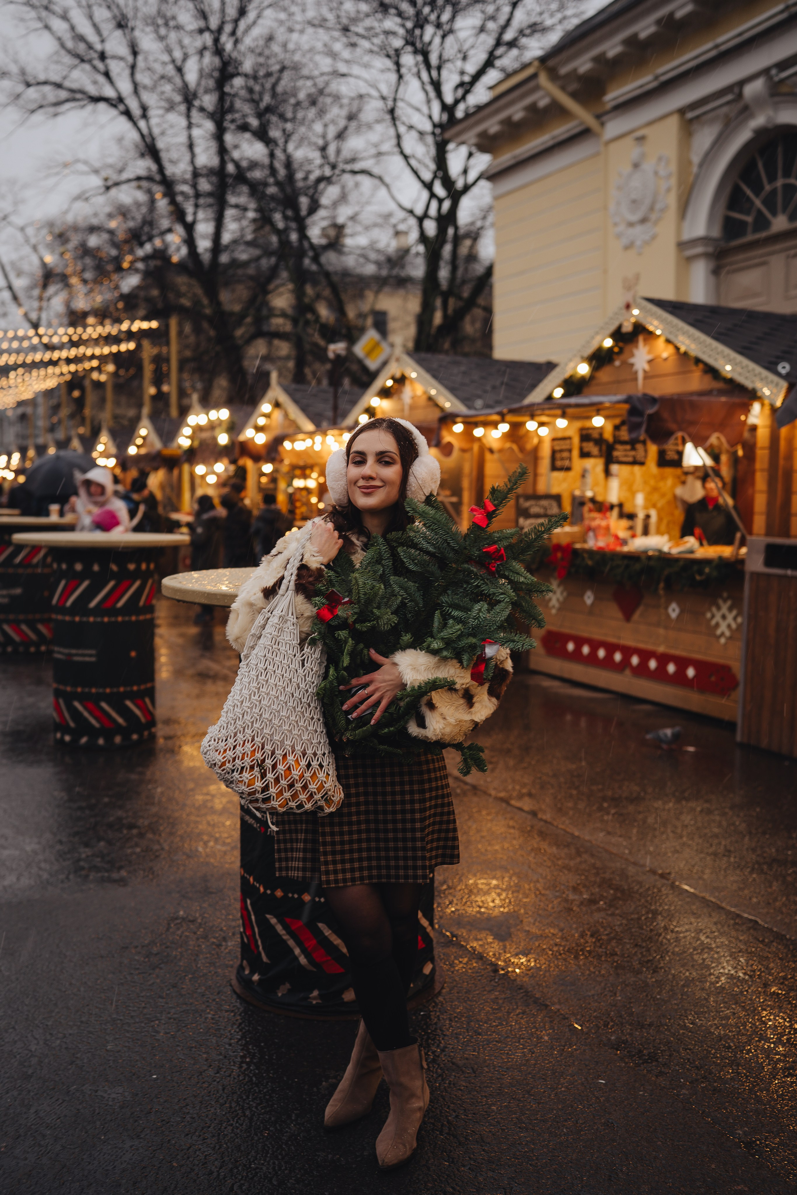 ПРОГУЛКА НА МАНЕЖНОЙ ПЛОЩАДИ ДЛЯ ДЕВУШКИ ПЕРЕД НОВЫМ ГОДОМ (НОВОГОДНЯЯ ФОТОСЕССИИЯ НА МАНЕЖНОЙ ПЛОЩАДИ). Профессиональный фотограф, Санкт-Петербург — Виктория Богомолова