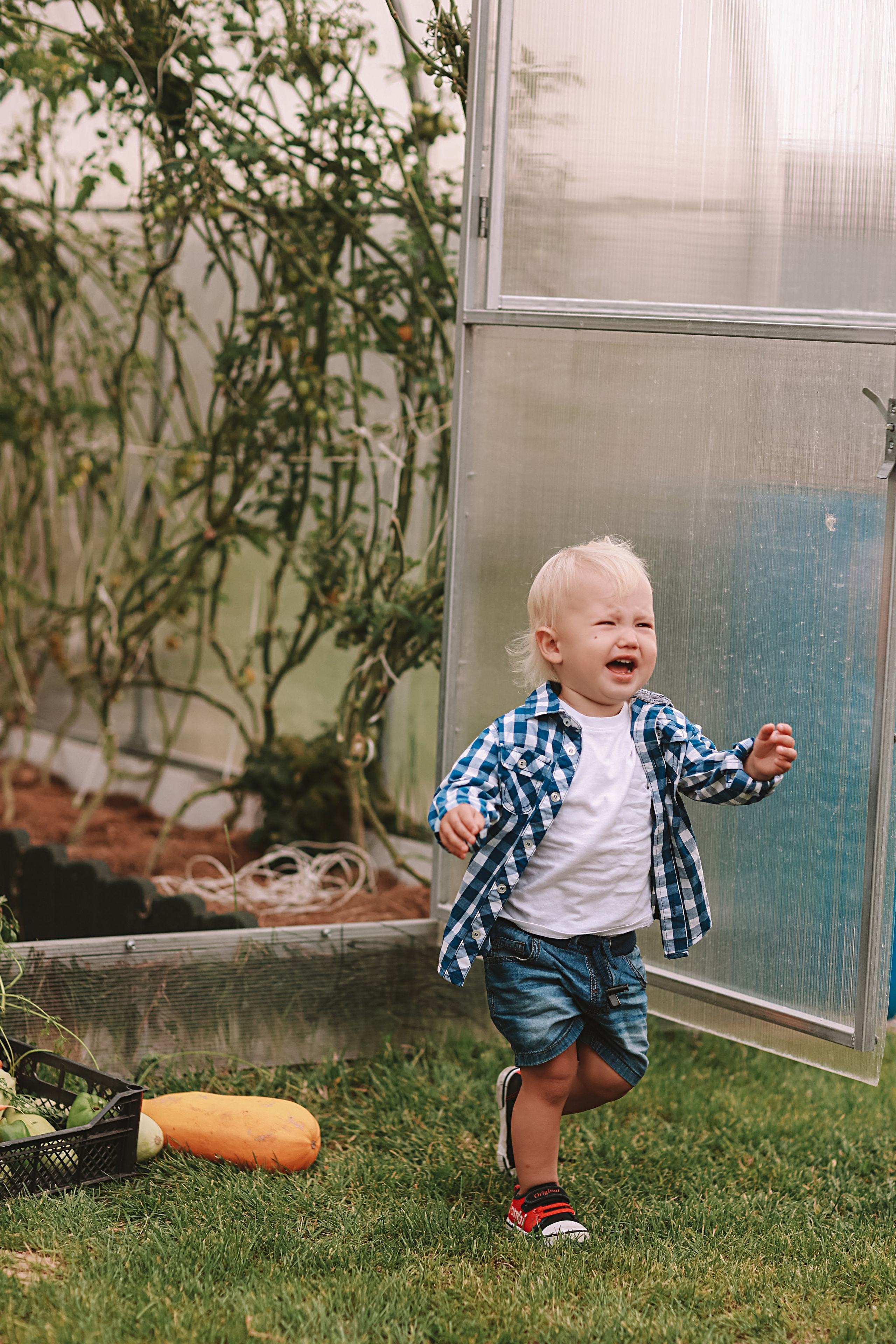 У дома. Семейный фотограф Тюмень, фотограф на роды Салмина Мария