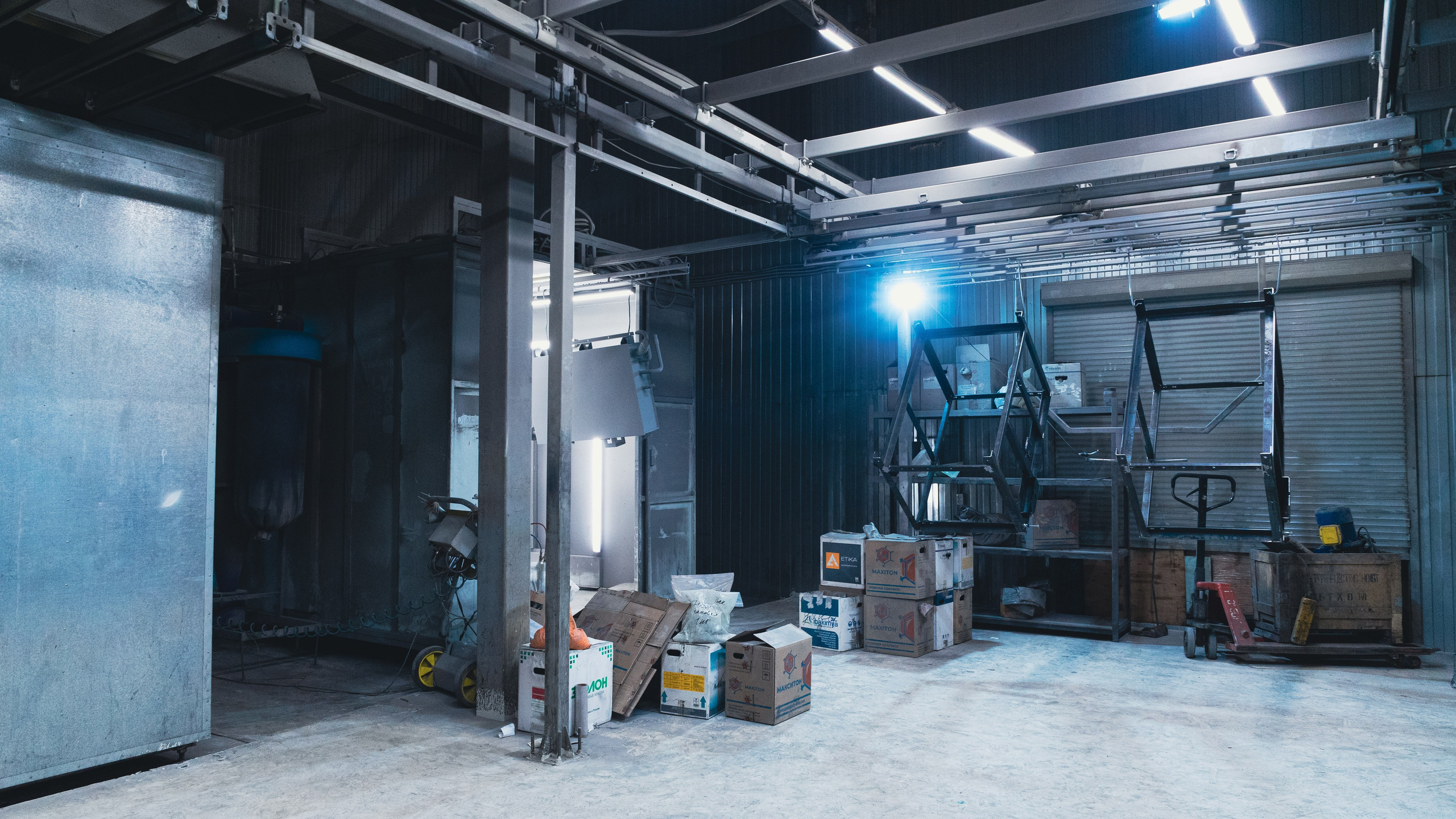 Рабочие цеха компании ПВК. Коммерческий Фотограф Виктор Фоменых