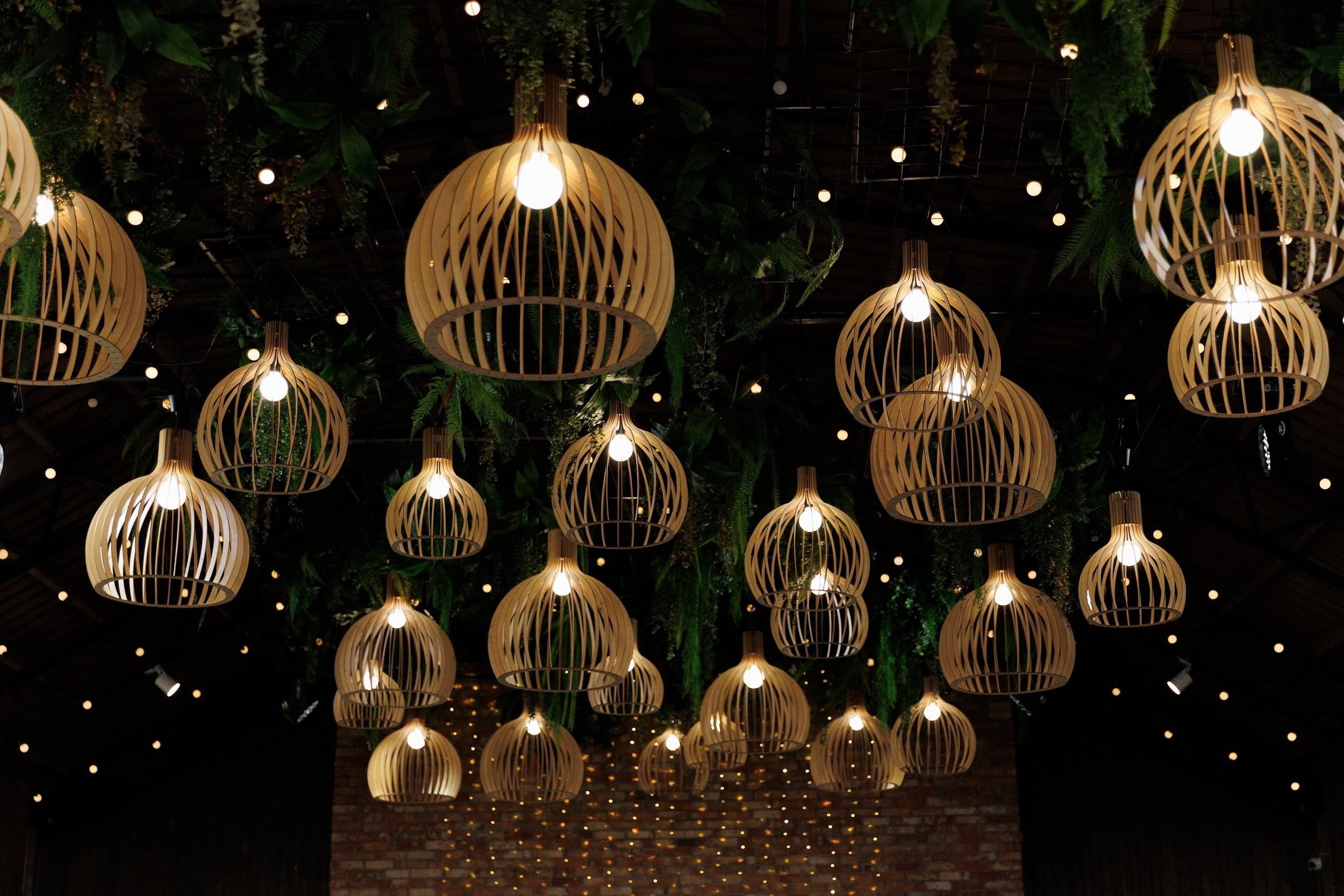 Кирпичная стена. Свадебная площадка РАНЧО