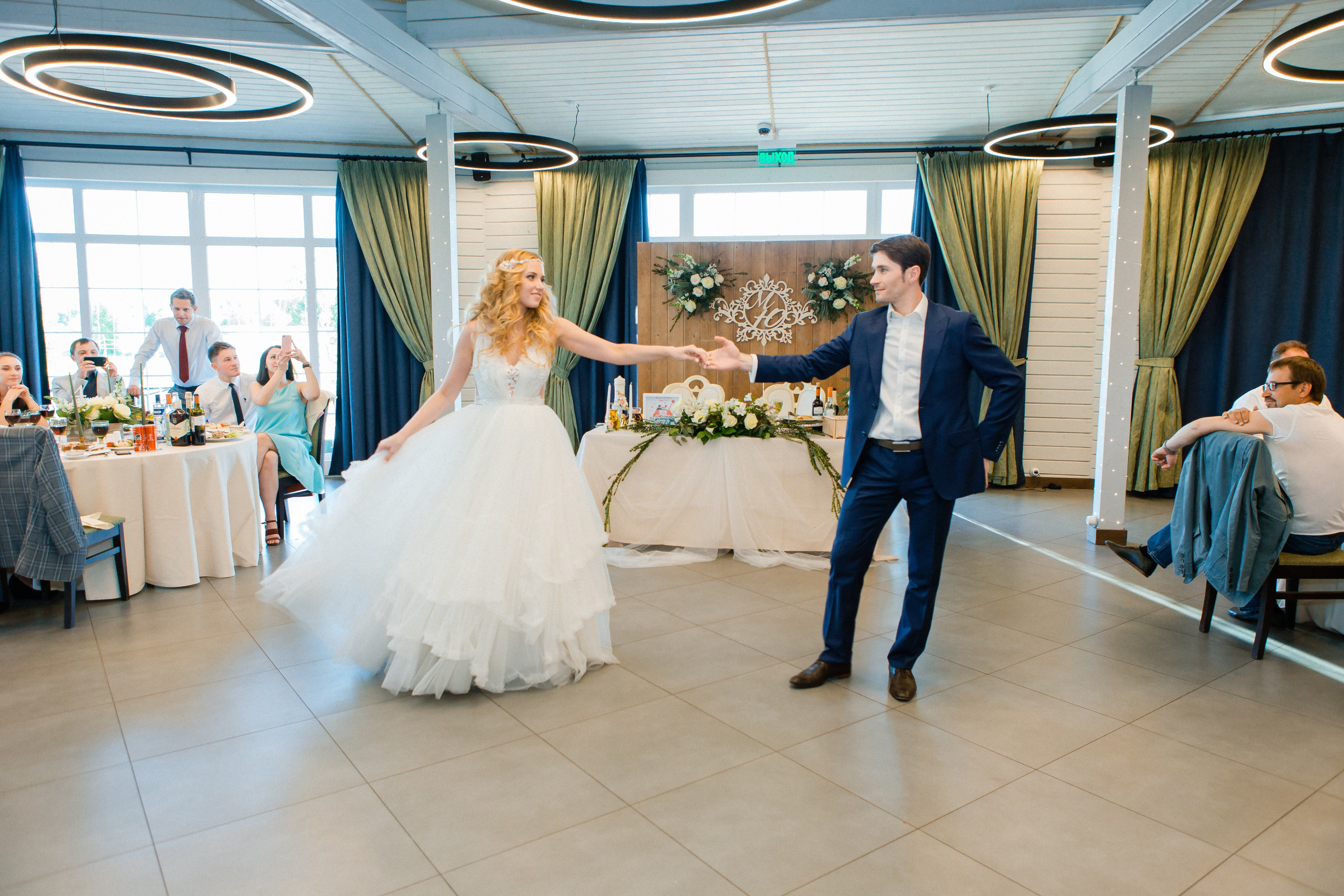 All Inclusive. Видеосъемка и фотосъемка свадеб. Фотограф и оператор на свадьбу. Видеосъемка подкастов, собственная видео-фотостудии. Предметная фотосъемка