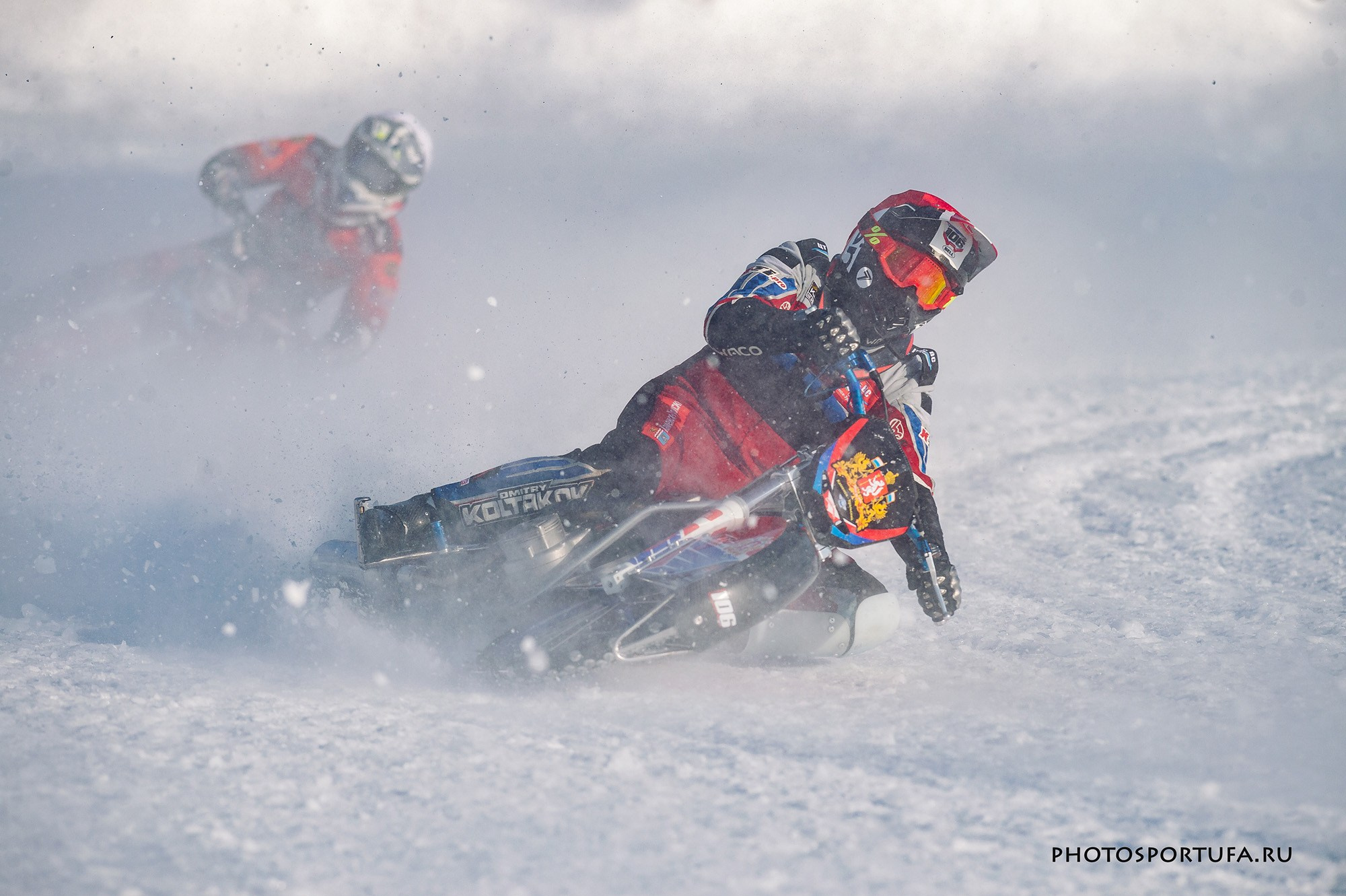 Мотогонку на льду. Спортивный фотограф в Уфе Евгений Буров