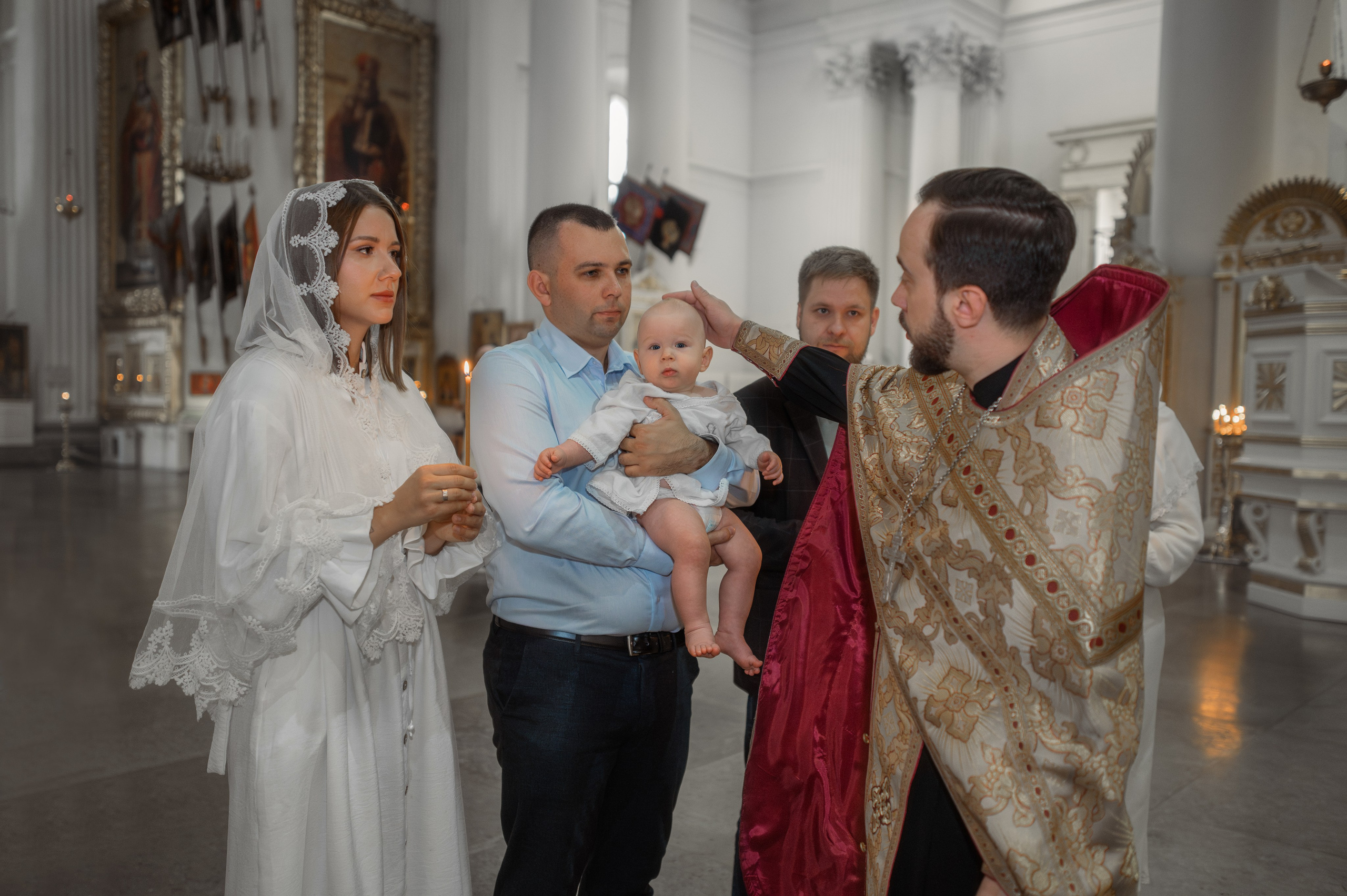 Крещение в Троице-Измайловском соборе. Фотограф на крещение и венчание, семейный фотограф в Санкт-Петербурге