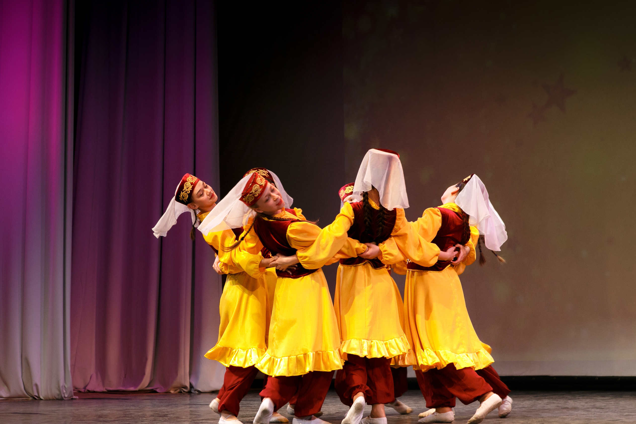 Межрегиональный фестиваль «Сибирские звезды». Контент фотограф, съемка для маркетплейсов, фуд съемка и репортажи в Новосибирске Ралия Галеева