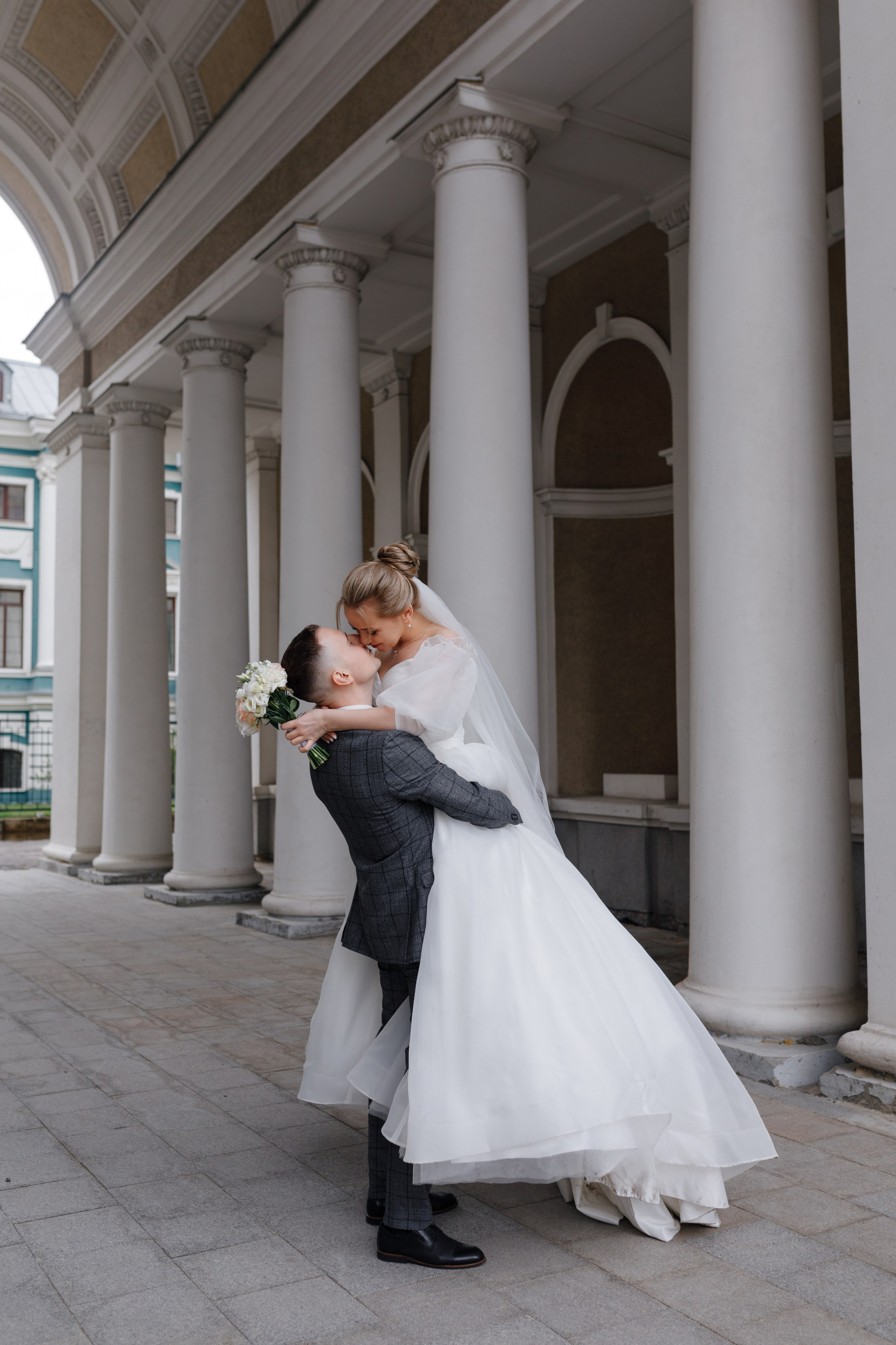 Апрельская история. Главная