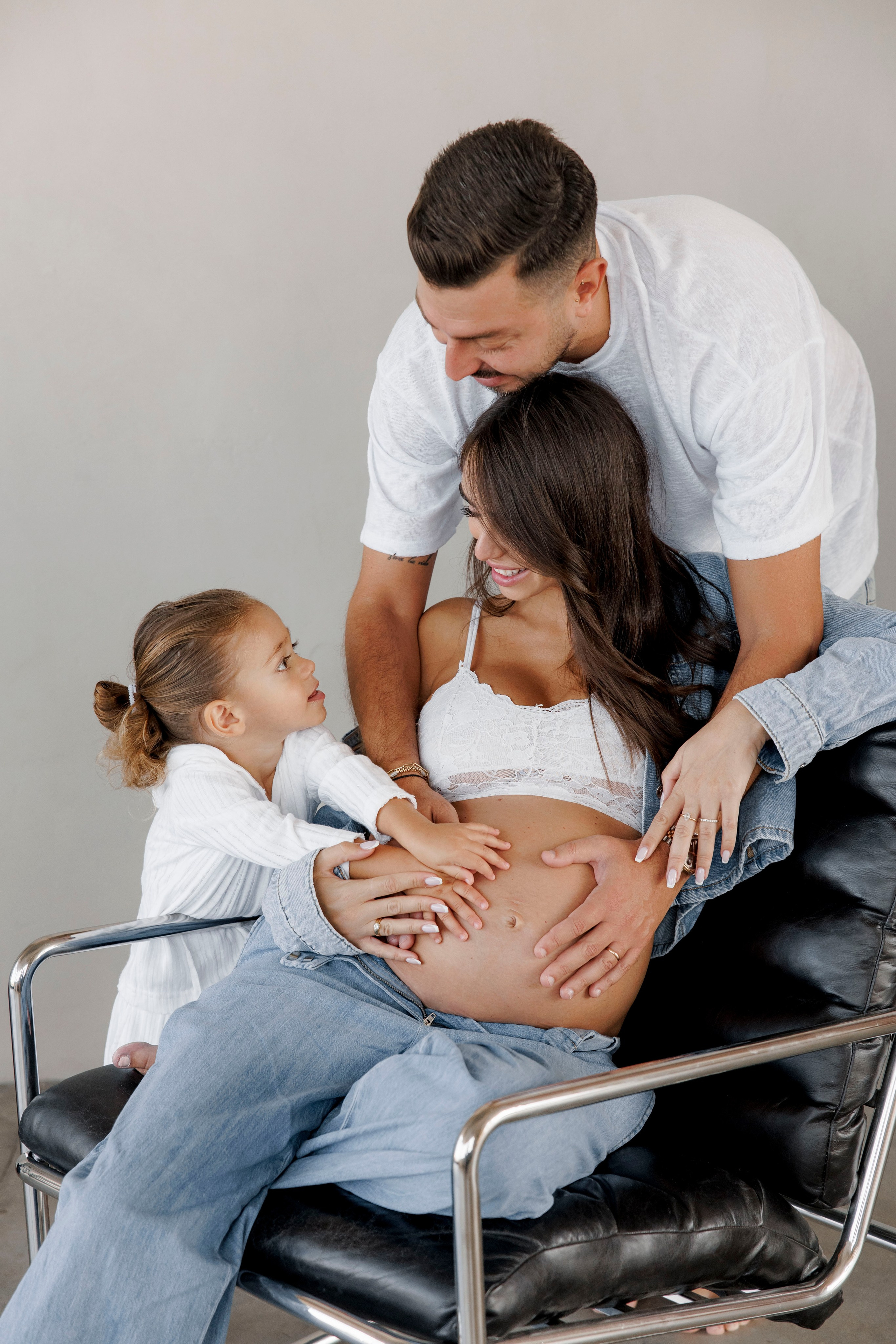 Pregnancy photoshoot inside the studio in Tel Aviv. Главная
