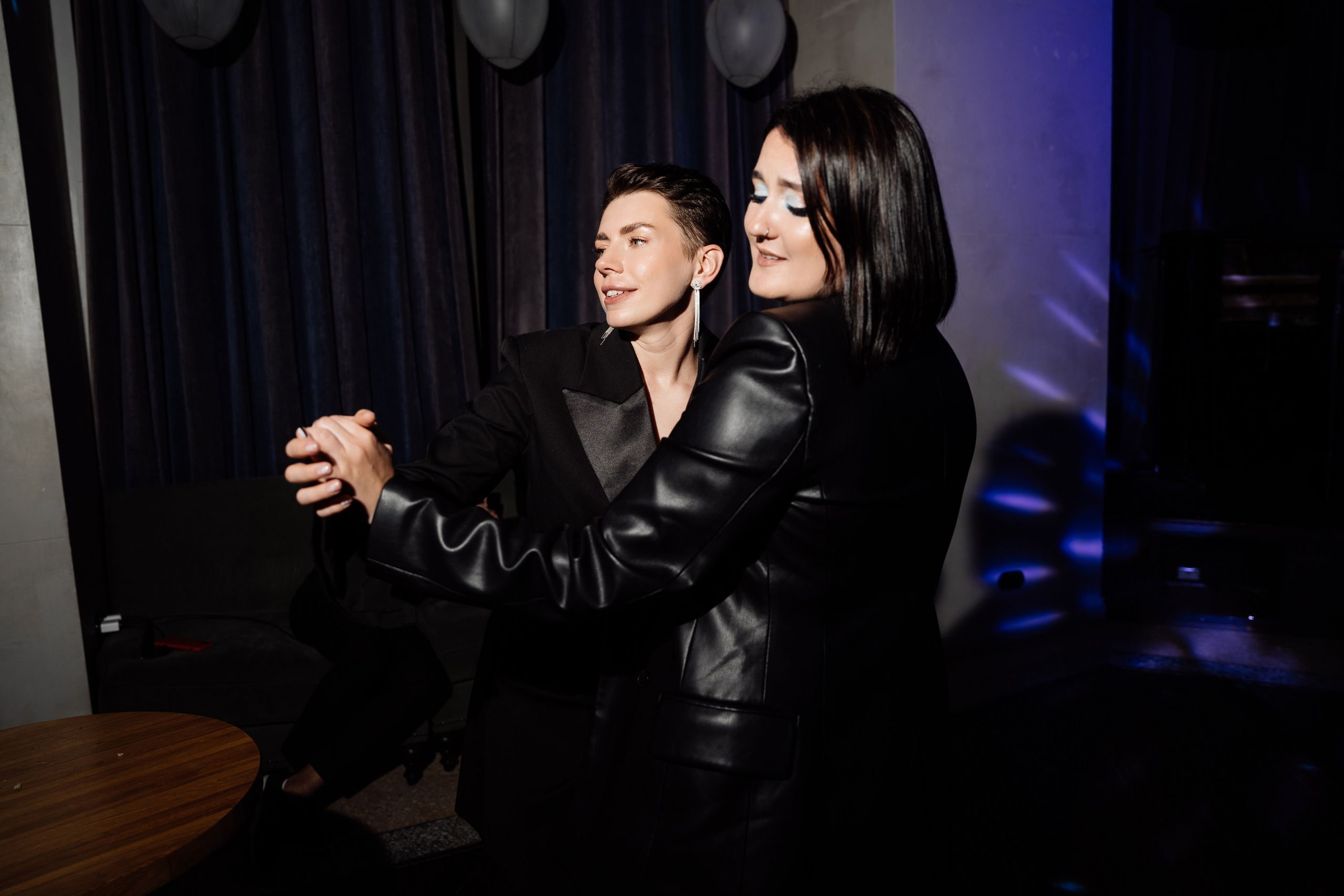 Свадьба в сошиал клабе. Свадебный фотограф организатор в Санкт-Петербурге Ассоль Опарина