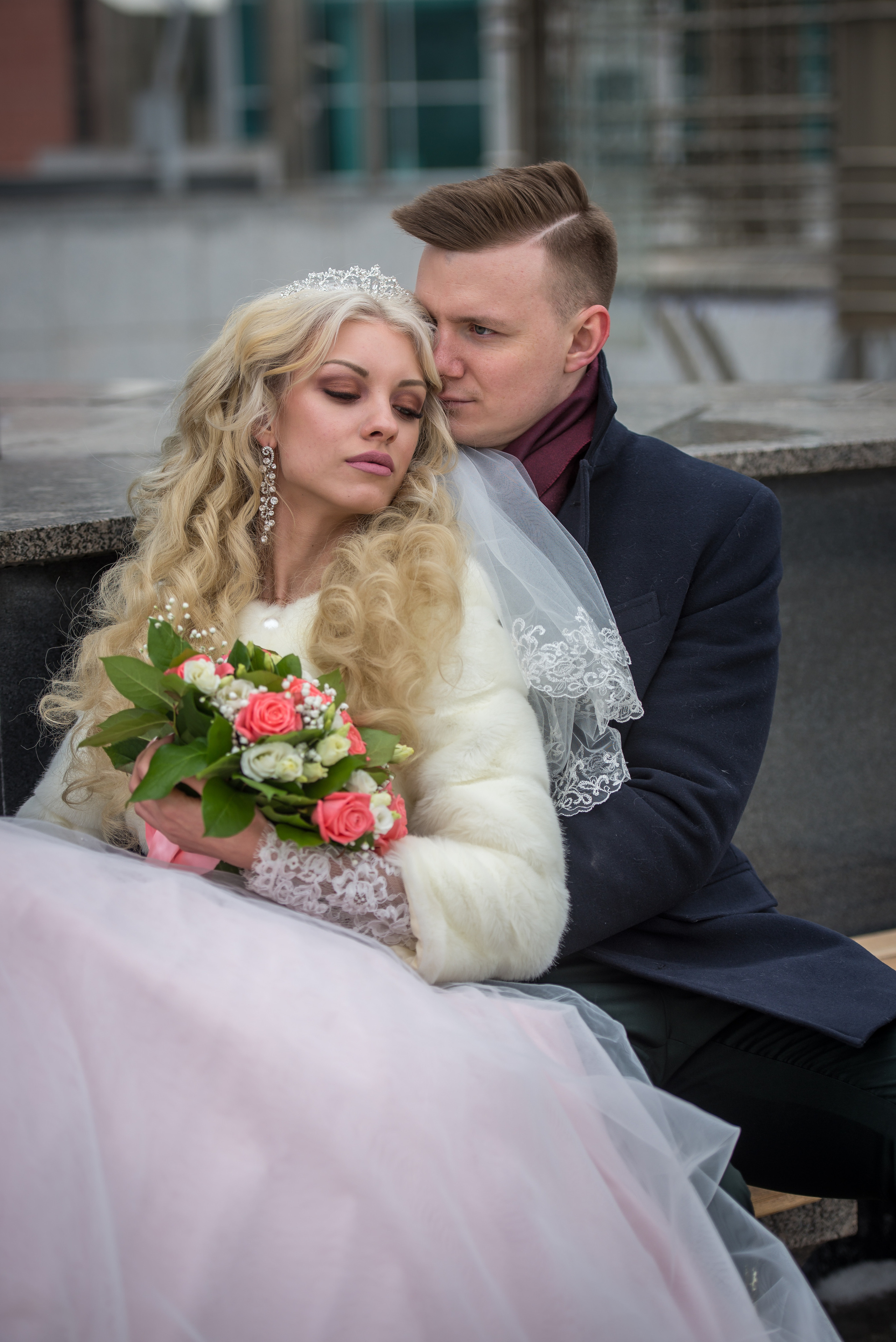 Позирование жениха и невесты