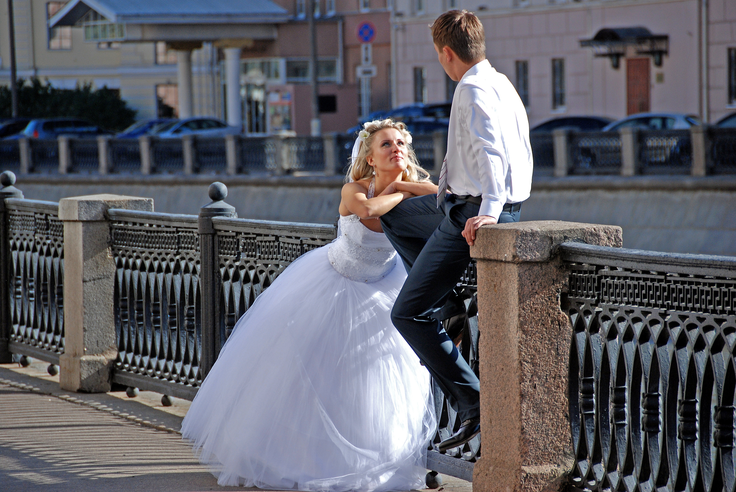 Помощь в выборе локаций, позах для фотосессии и подготовке к свадебному дню.