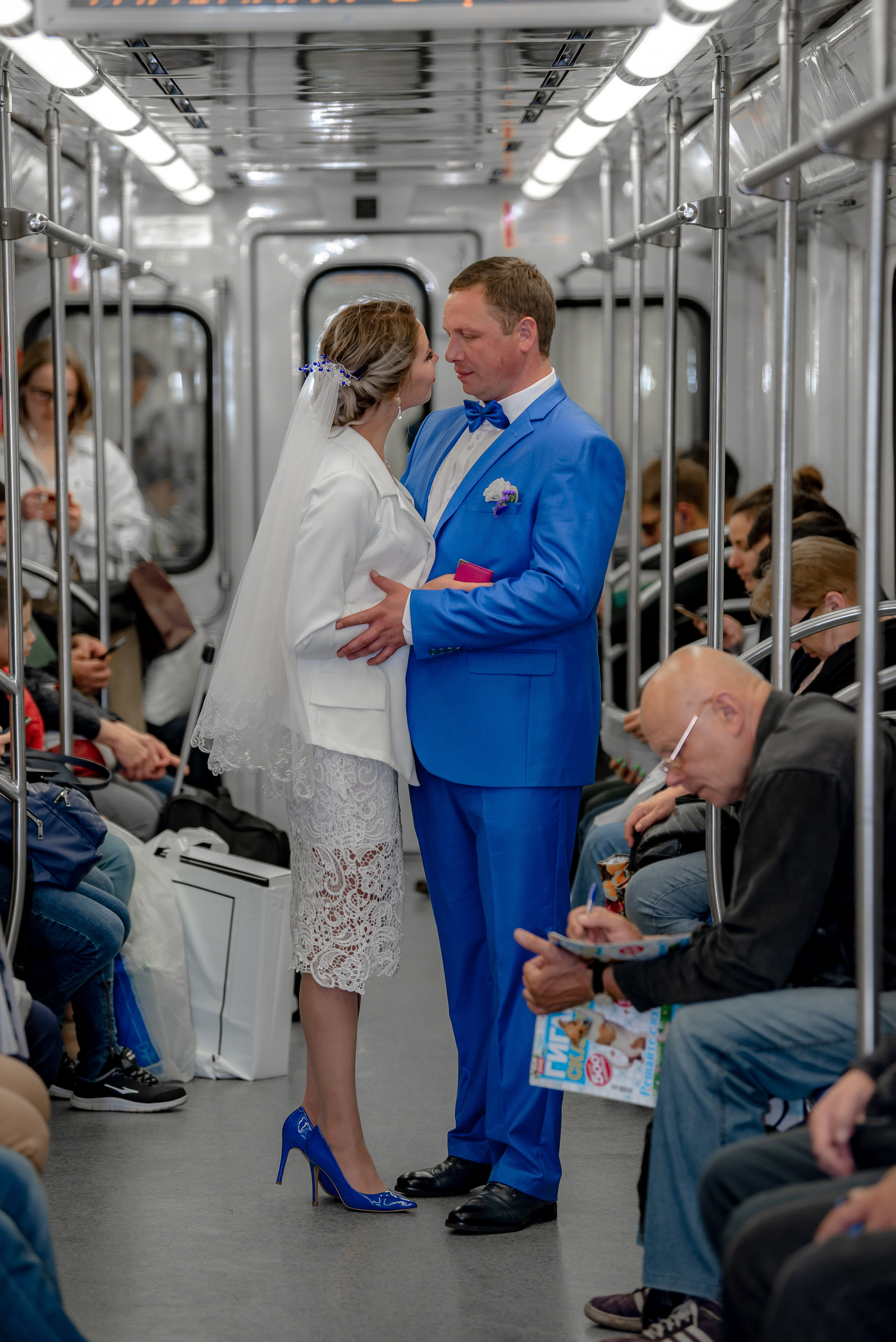 Креативная свадебная фотосъемка в необычных местах для проведения съемок бракосочетания