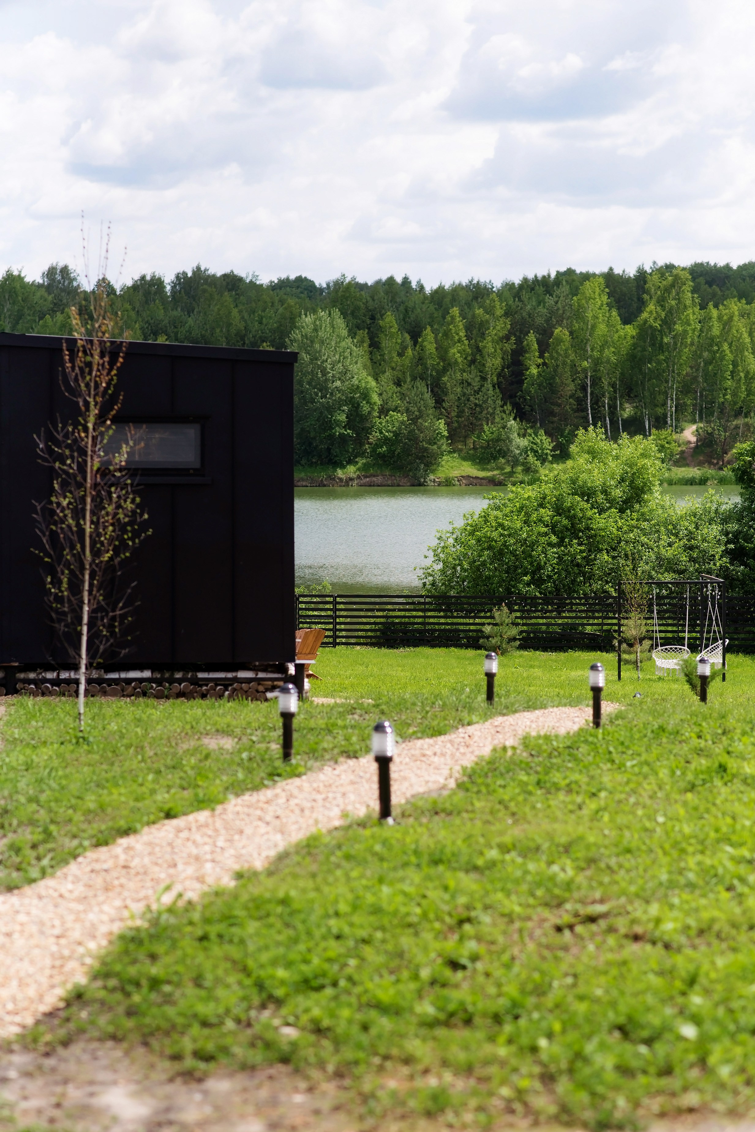 Наша территория. Глэмпинг. Аренда дома для отдыха в Брянске. Банный чан, зона BBQ. Дом на озере в Брянске. Отдых Брянск